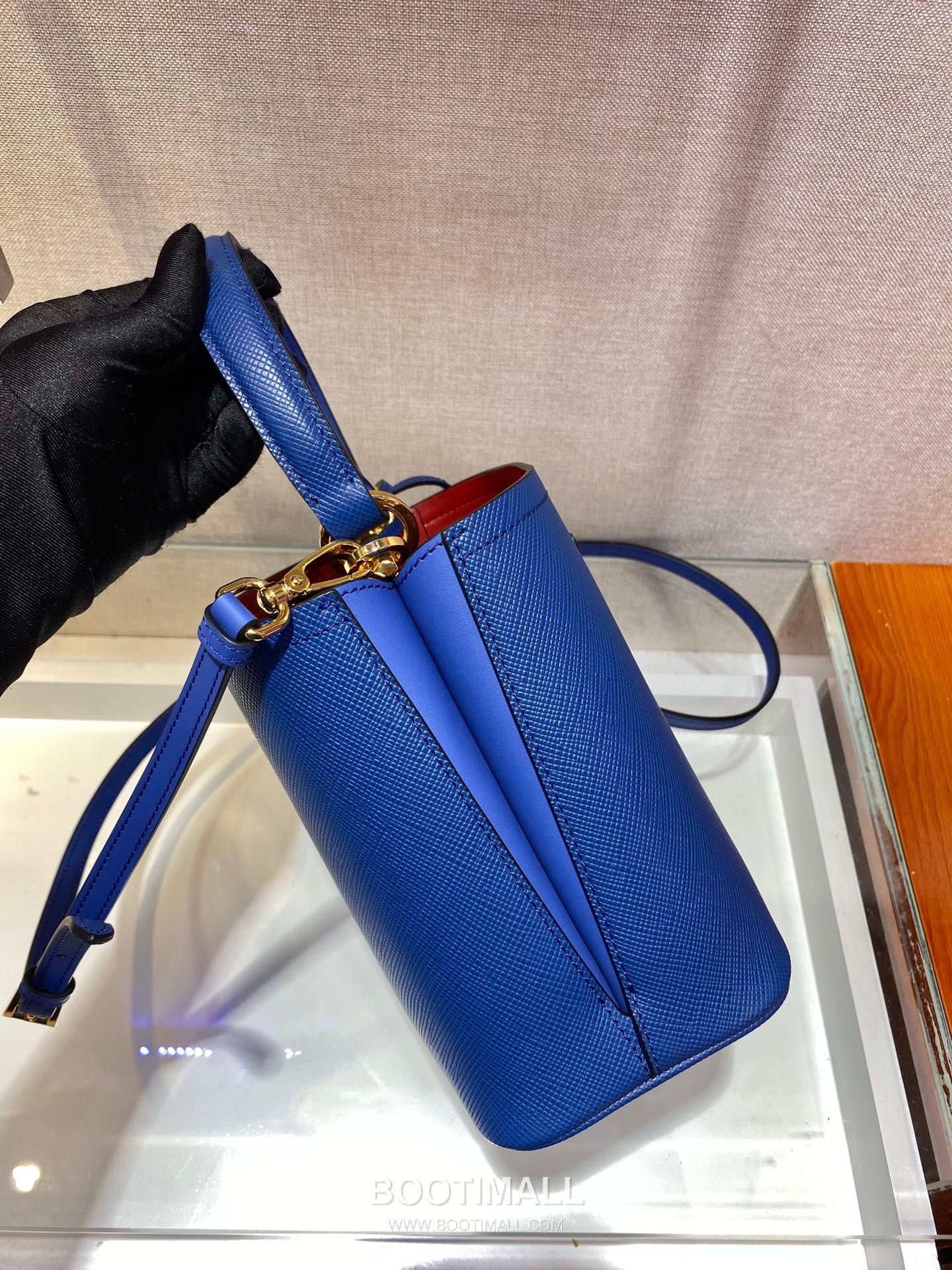 Prada Saffiano Leather Double Tote Bag with Triangle Logo and Magnetic Pocket Detail 프라다 사피아노 가죽 트라이앵글 로고 마그네틱 포켓 더블 토트백 1BA217 17cm 6