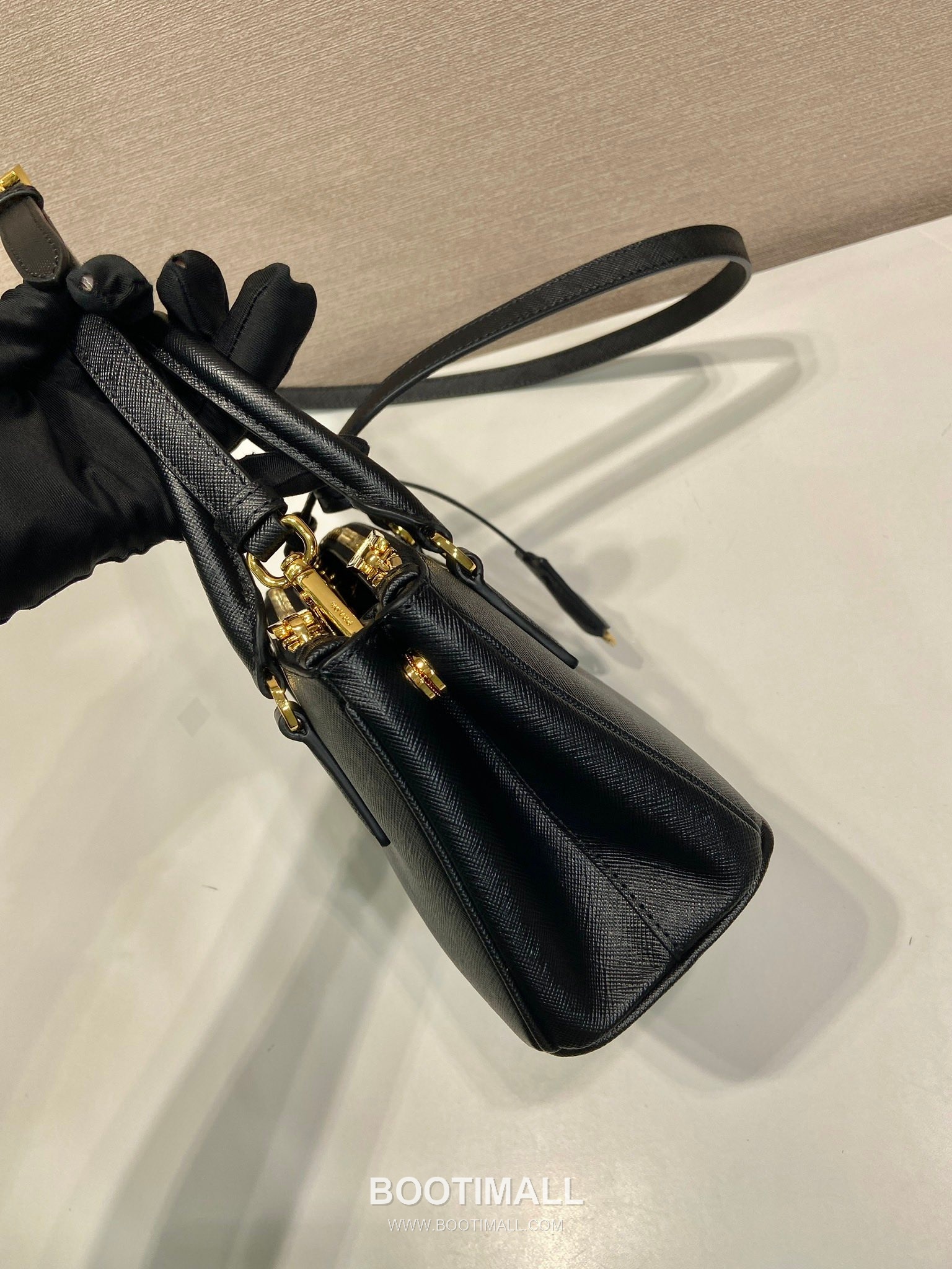 Prada Galleria Saffiano Leather Mini Tote Bag with Triangle Logo and Strap Detail 프라다 갤러리아 사피아노 가죽 트라이앵글 로고 스트랩 미니 토트백 1BA916 21cm 5