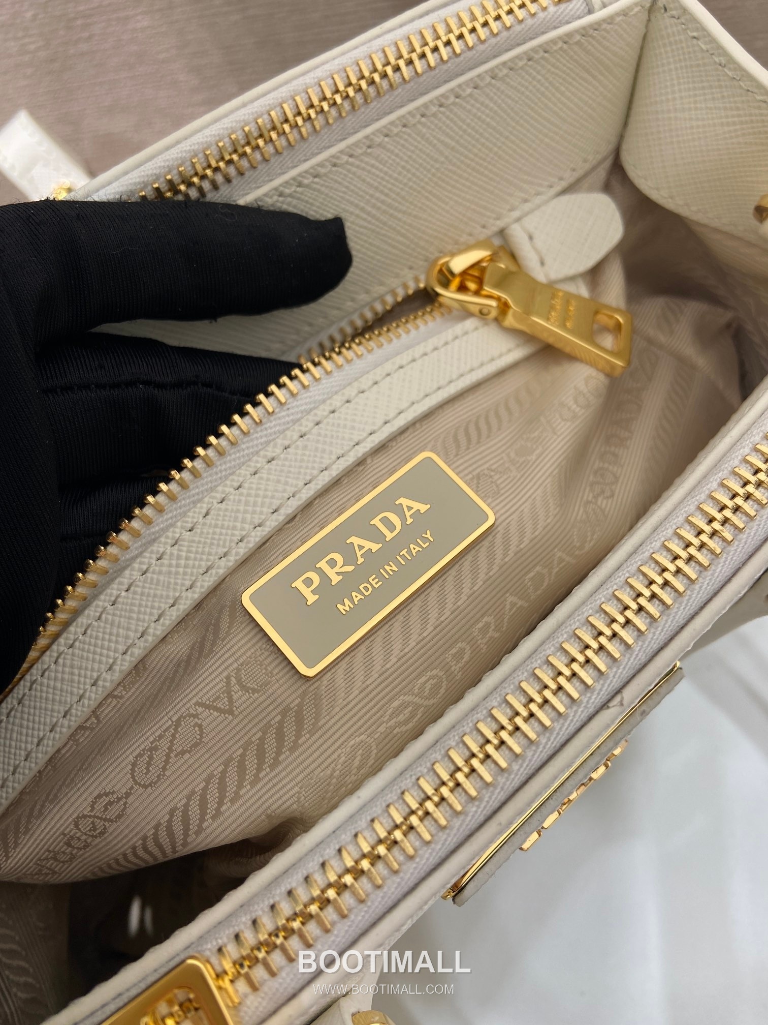 Prada Galleria Saffiano Leather Mini Tote Bag with Triangle Logo and Strap Detail 프라다 갤러리아 사피아노 가죽 트라이앵글 로고 스트랩 미니 토트백 1BA916 21cm 9