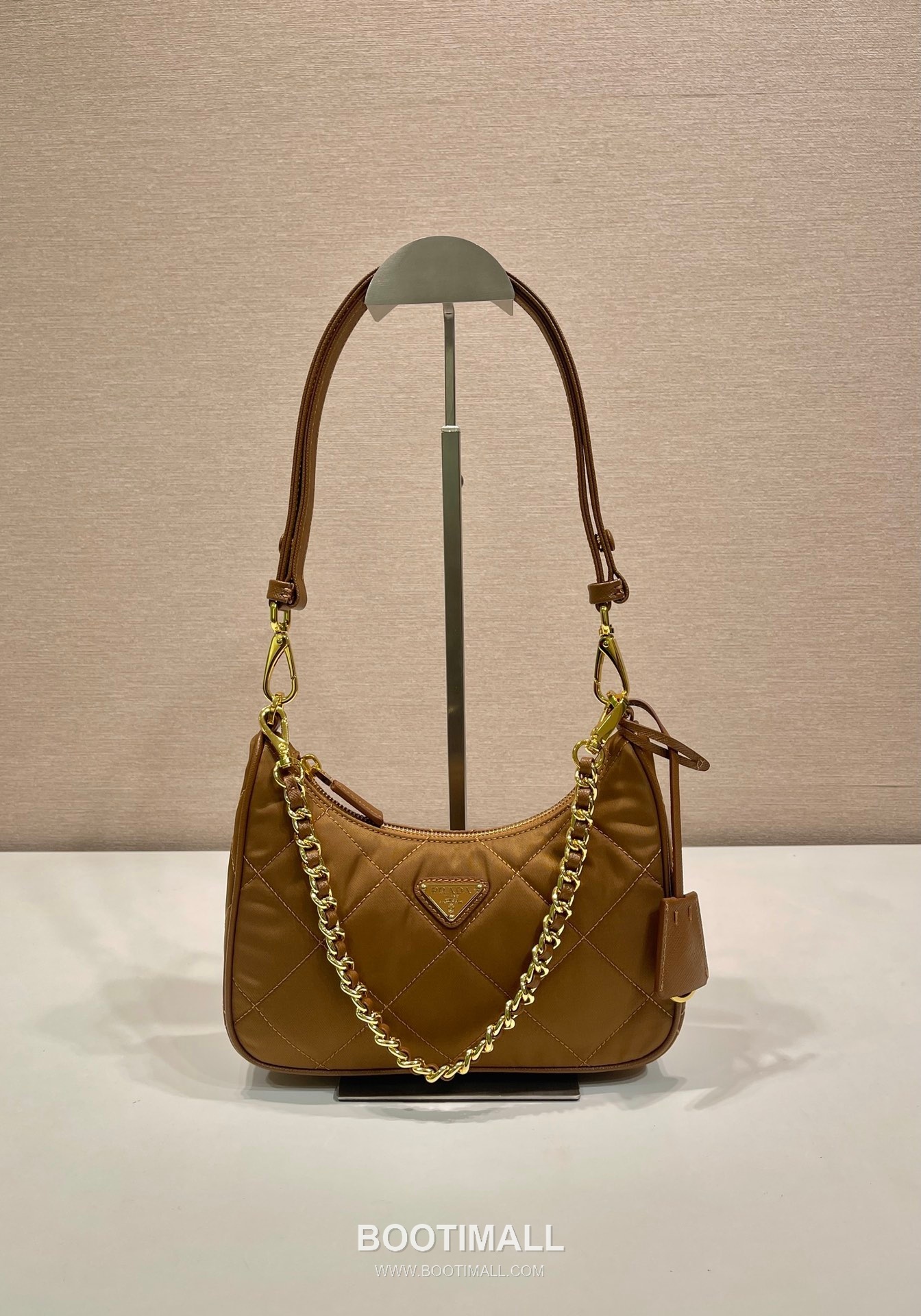 Prada Velvet Hobo Shoulder Bag with Adjustable Strap Detail 프라다 벨벳 조절형 스트랩 호보 숄더백 1BC204 23cm 1