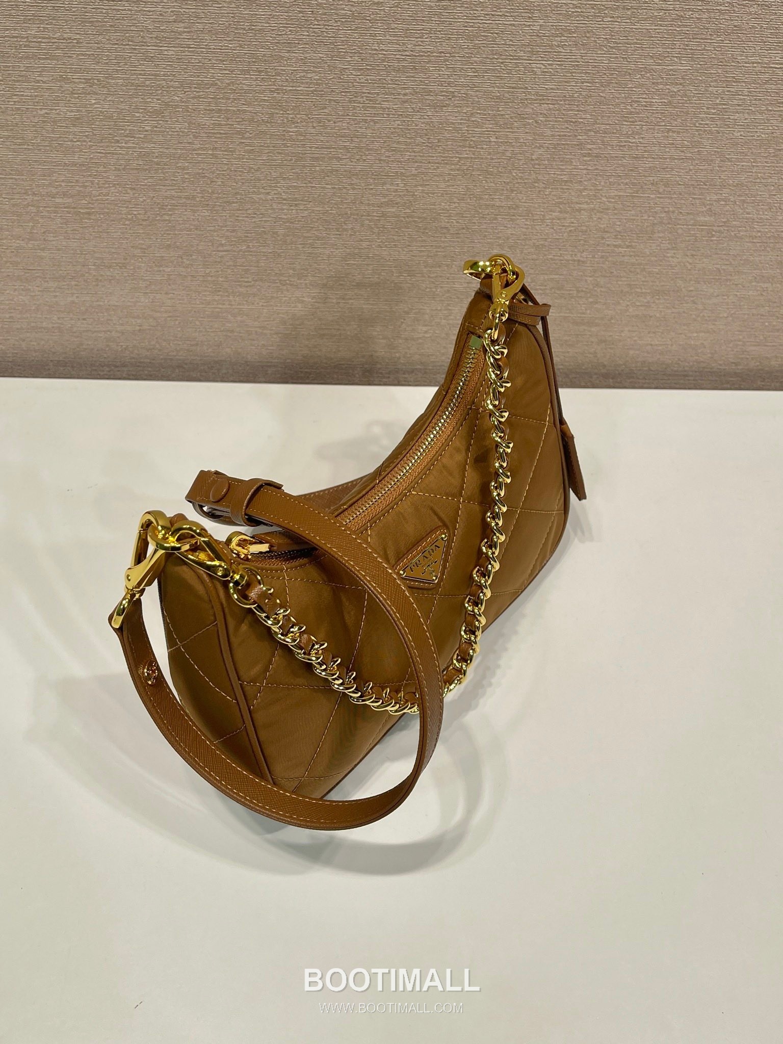 Prada Velvet Hobo Shoulder Bag with Adjustable Strap Detail 프라다 벨벳 조절형 스트랩 호보 숄더백 1BC204 23cm 2