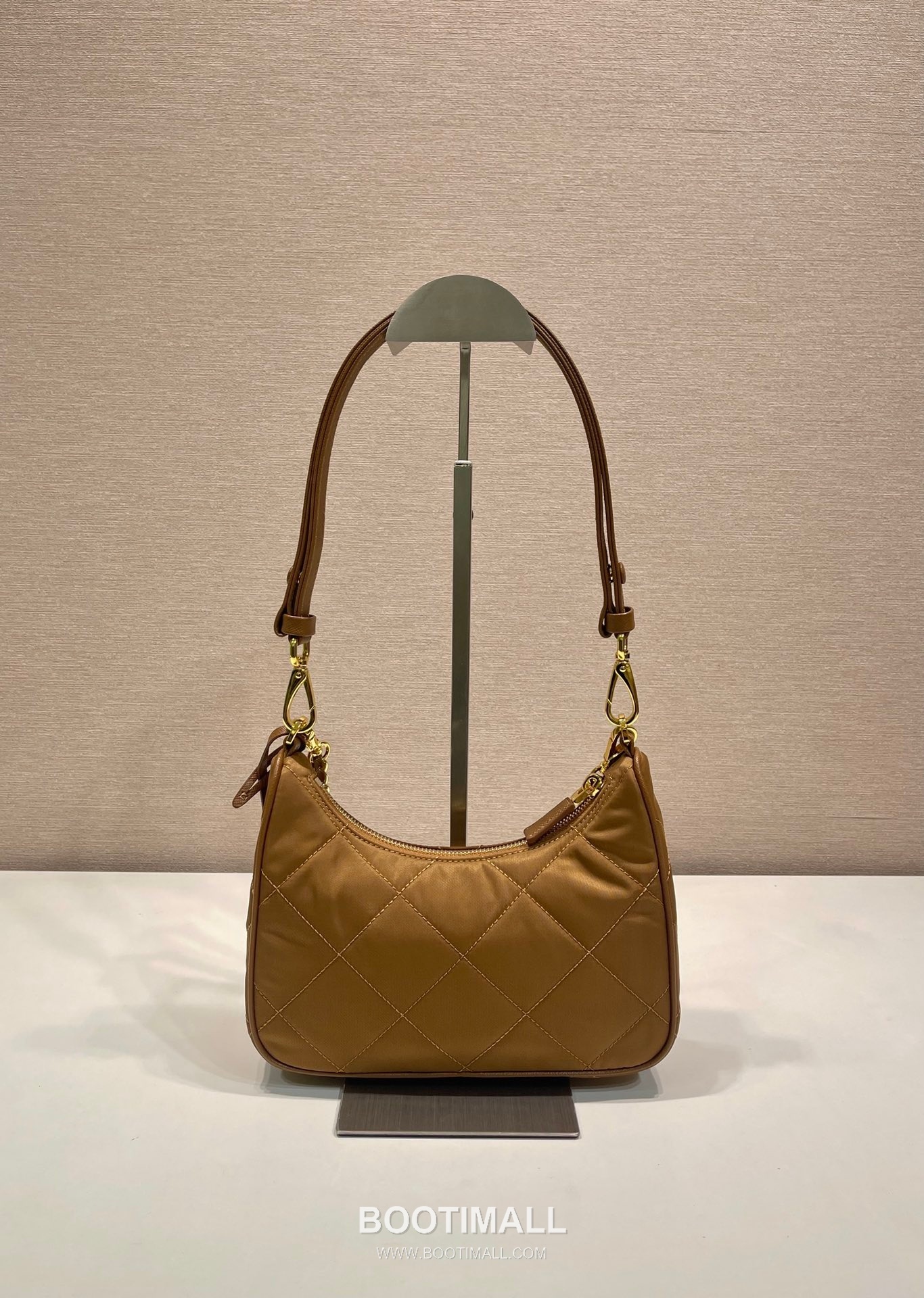 Prada Velvet Hobo Shoulder Bag with Adjustable Strap Detail 프라다 벨벳 조절형 스트랩 호보 숄더백 1BC204 23cm 4