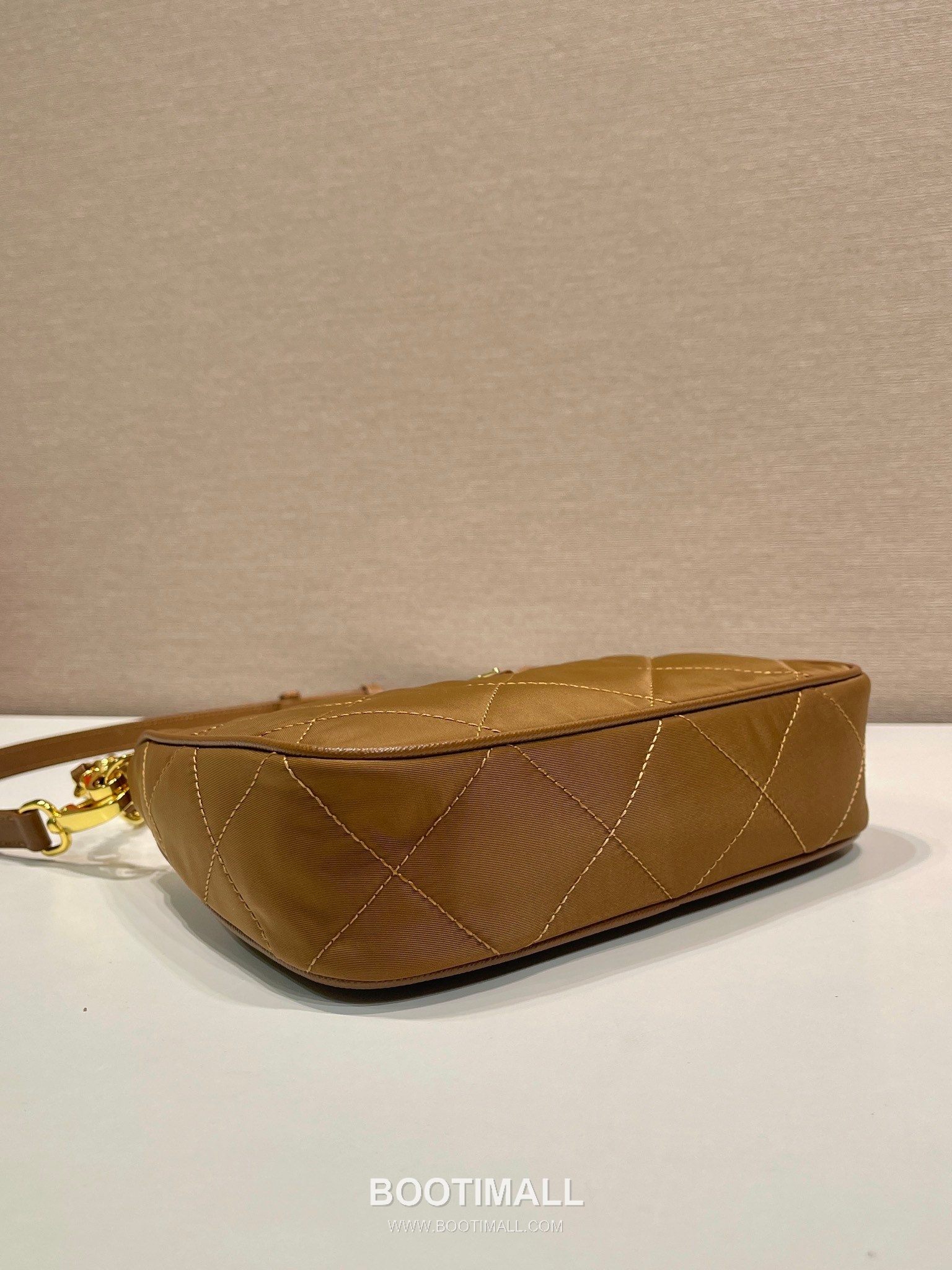 Prada Velvet Hobo Shoulder Bag with Adjustable Strap Detail 프라다 벨벳 조절형 스트랩 호보 숄더백 1BC204 23cm 5