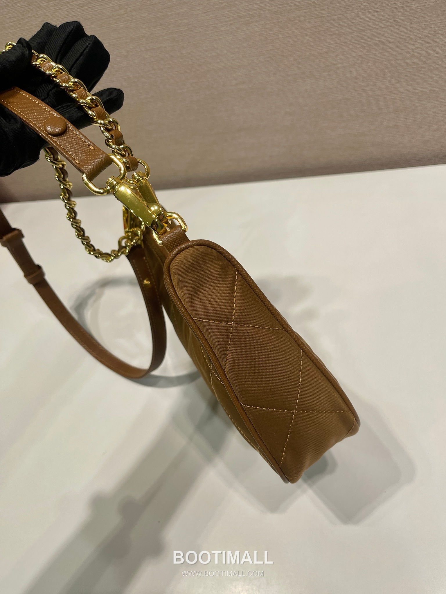 Prada Velvet Hobo Shoulder Bag with Adjustable Strap Detail 프라다 벨벳 조절형 스트랩 호보 숄더백 1BC204 23cm 6