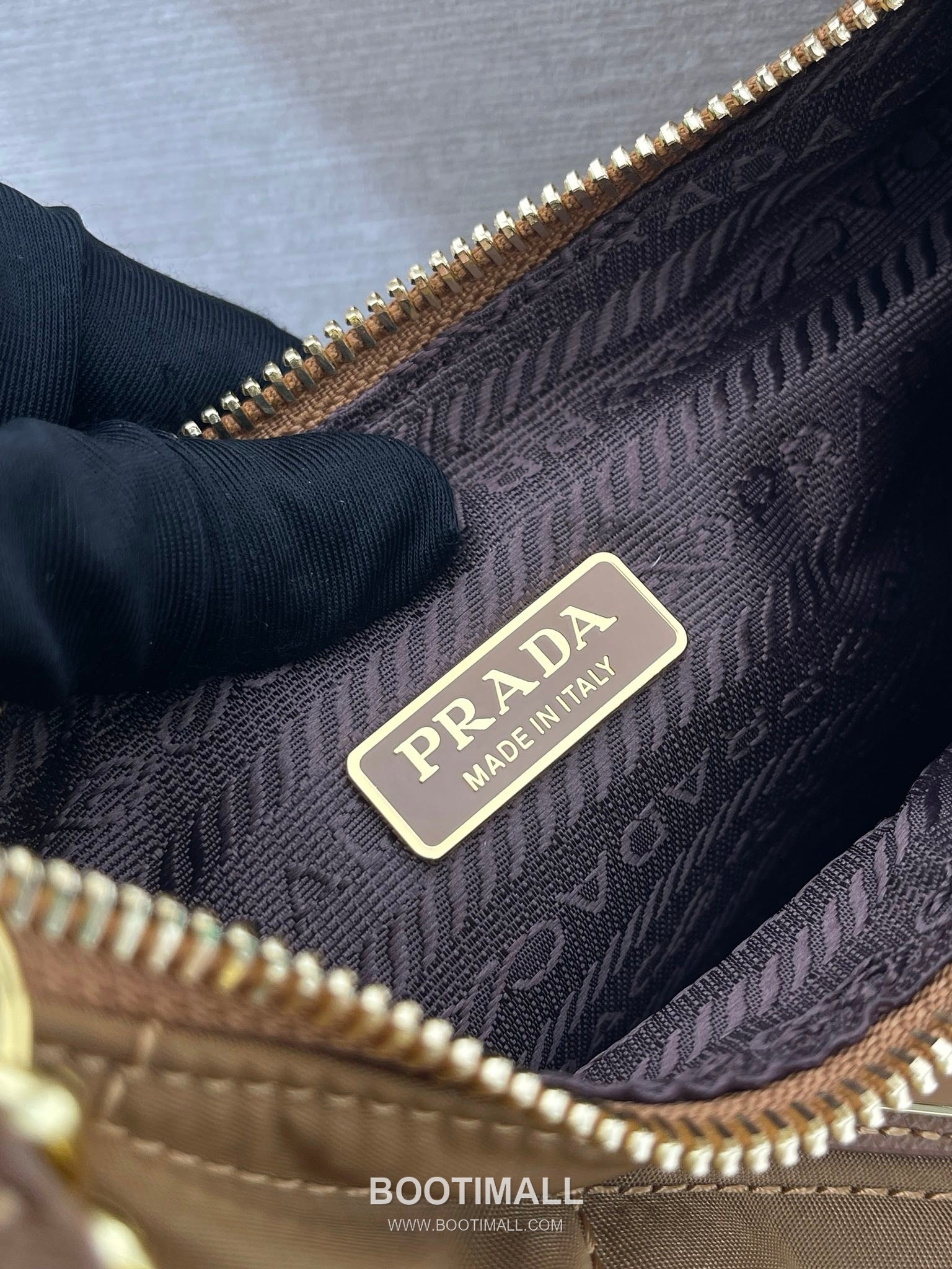 Prada Velvet Hobo Shoulder Bag with Adjustable Strap Detail 프라다 벨벳 조절형 스트랩 호보 숄더백 1BC204 23cm 9