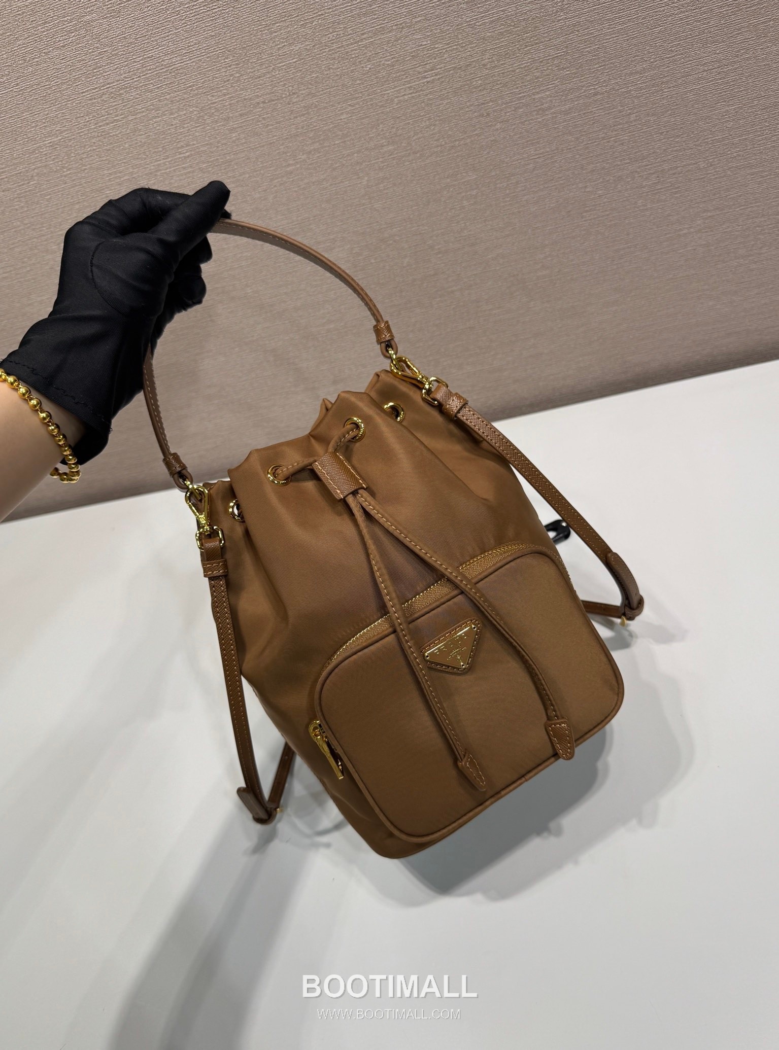 Prada Re-Nylon Bucket Bag with Top Handle and Adjustable Strap Detail 프라다 리나일론 탑핸들 조절 스트랩 버킷백 1BH038 18cm 2