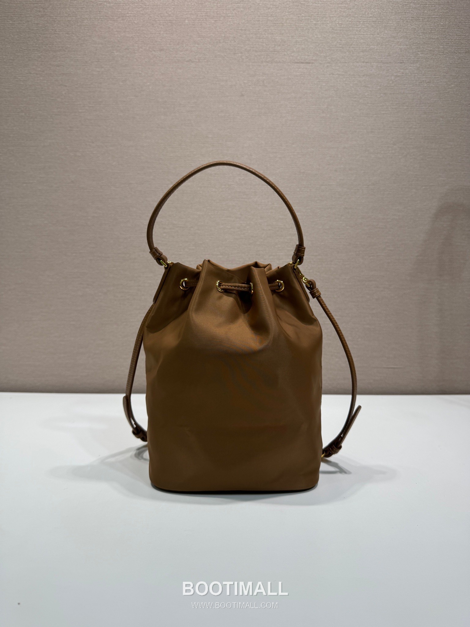 Prada Re-Nylon Bucket Bag with Top Handle and Adjustable Strap Detail 프라다 리나일론 탑핸들 조절 스트랩 버킷백 1BH038 18cm 4