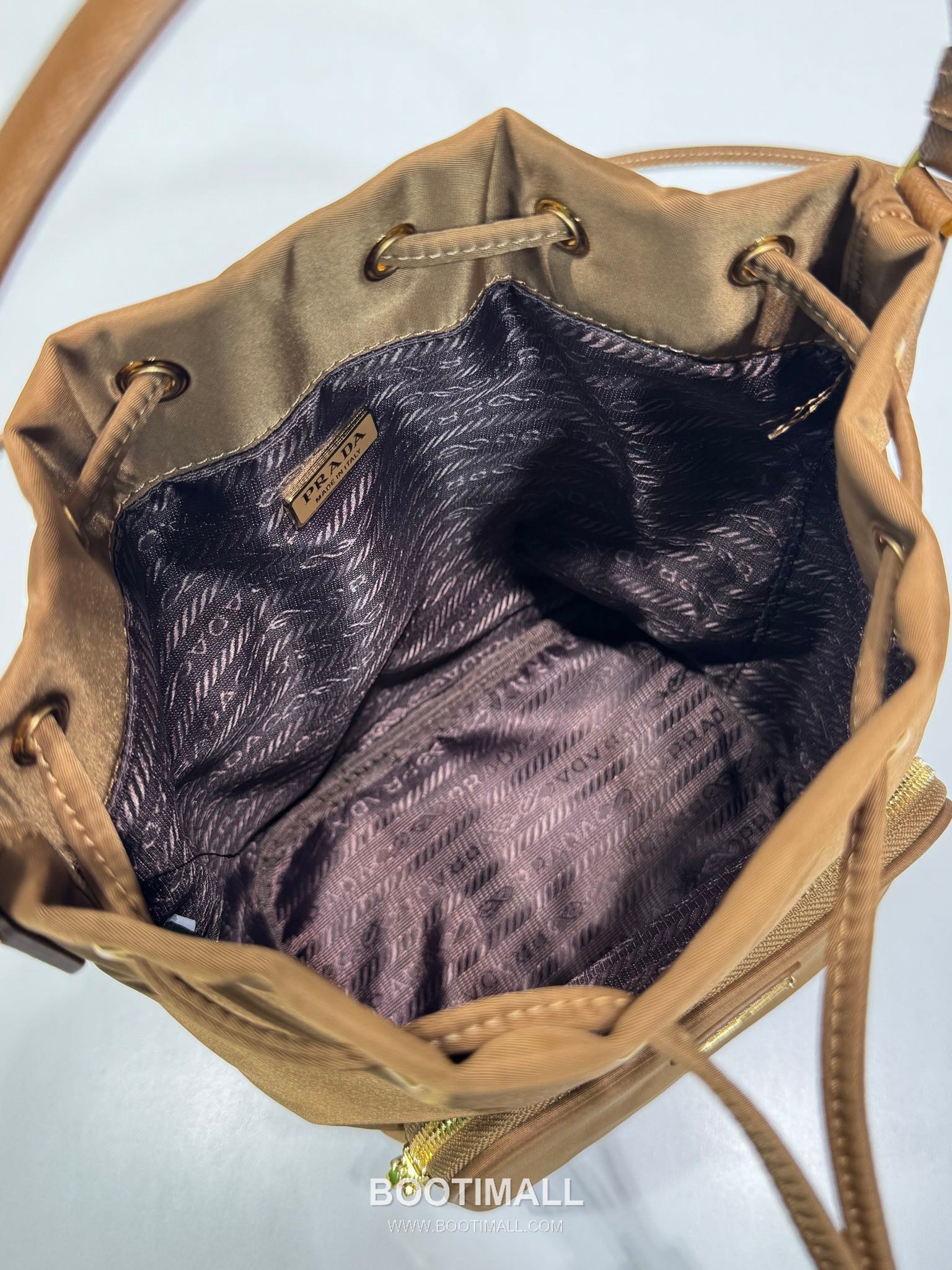 Prada Re-Nylon Bucket Bag with Top Handle and Adjustable Strap Detail 프라다 리나일론 탑핸들 조절 스트랩 버킷백 1BH038 18cm 8