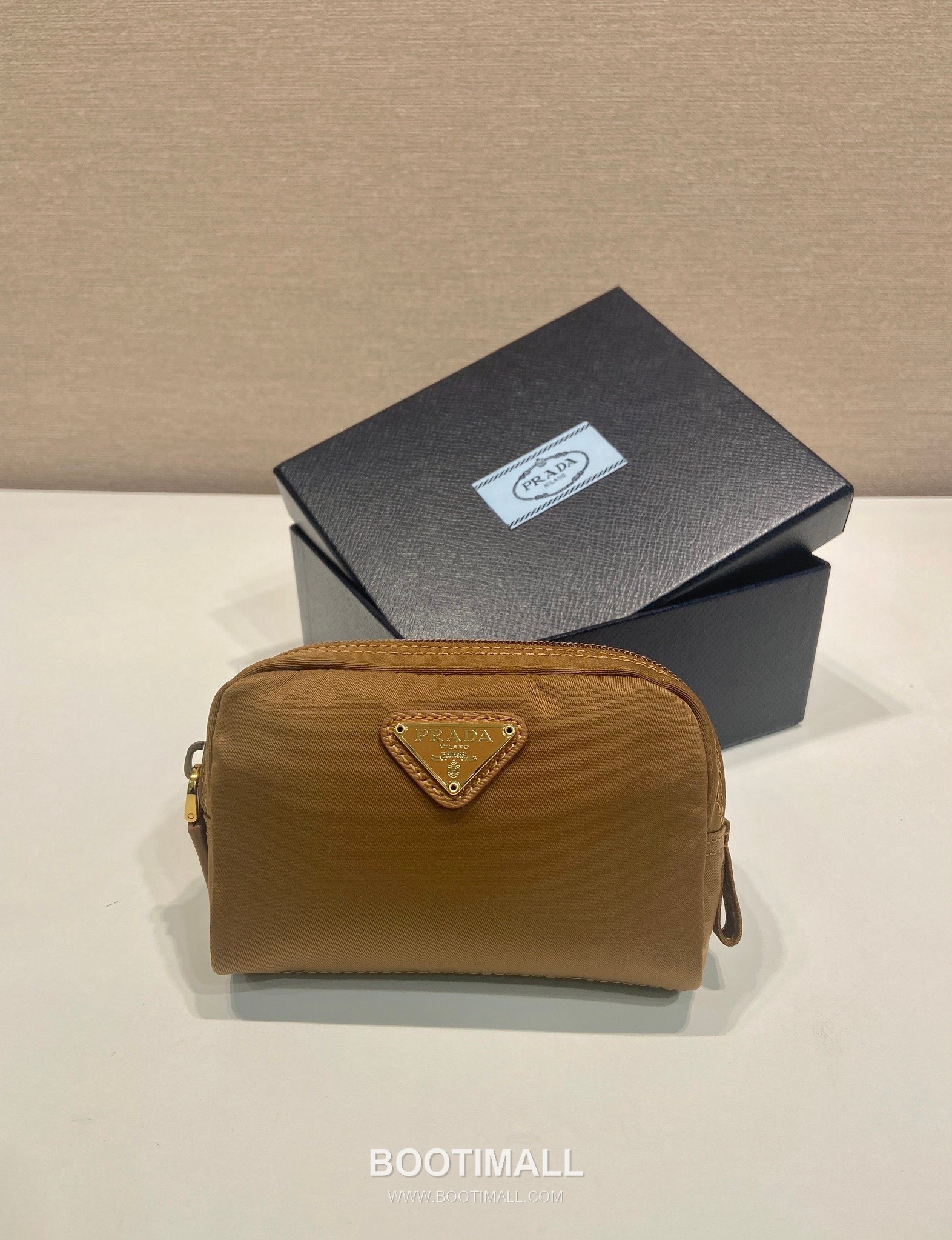 Prada Re-Nylon Mini Pouch Clutch Bag with Zip Closure Detail 프라다 리나일론 지퍼 클로저 미니 파우치 클러치백 1NA339 12cm 1