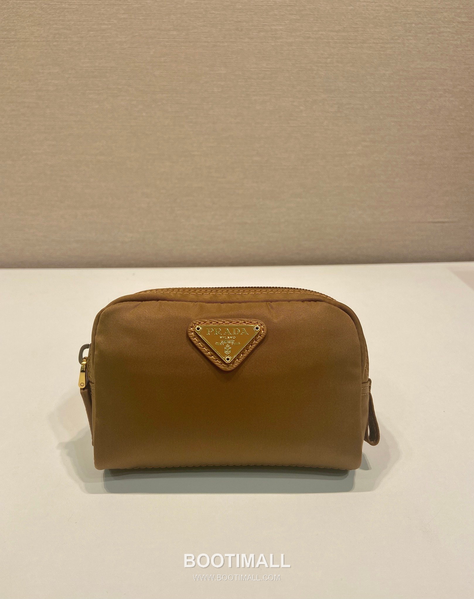 Prada Re-Nylon Mini Pouch Clutch Bag with Zip Closure Detail 프라다 리나일론 지퍼 클로저 미니 파우치 클러치백 1NA339 12cm 2