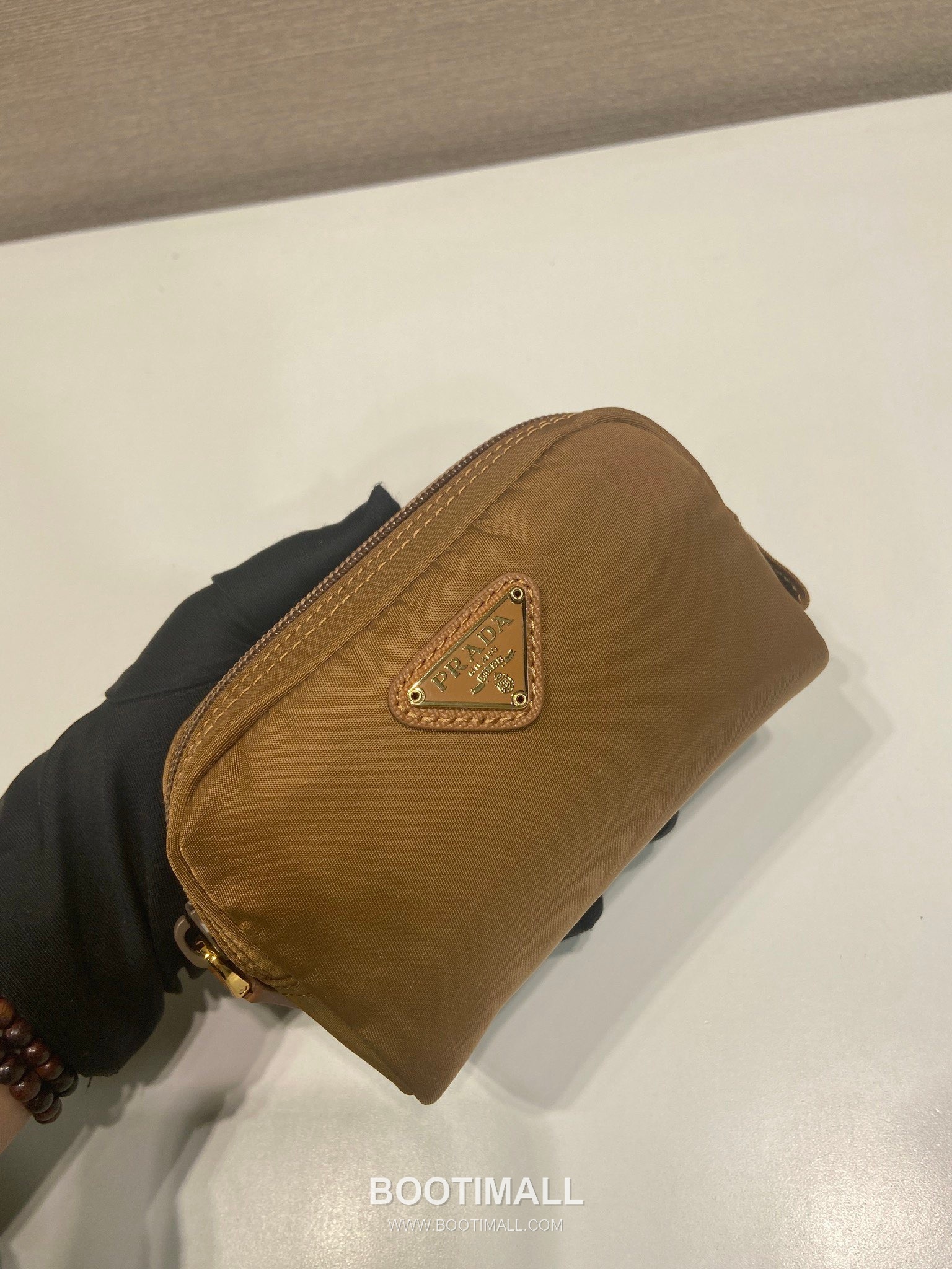 Prada Re-Nylon Mini Pouch Clutch Bag with Zip Closure Detail 프라다 리나일론 지퍼 클로저 미니 파우치 클러치백 1NA339 12cm 3