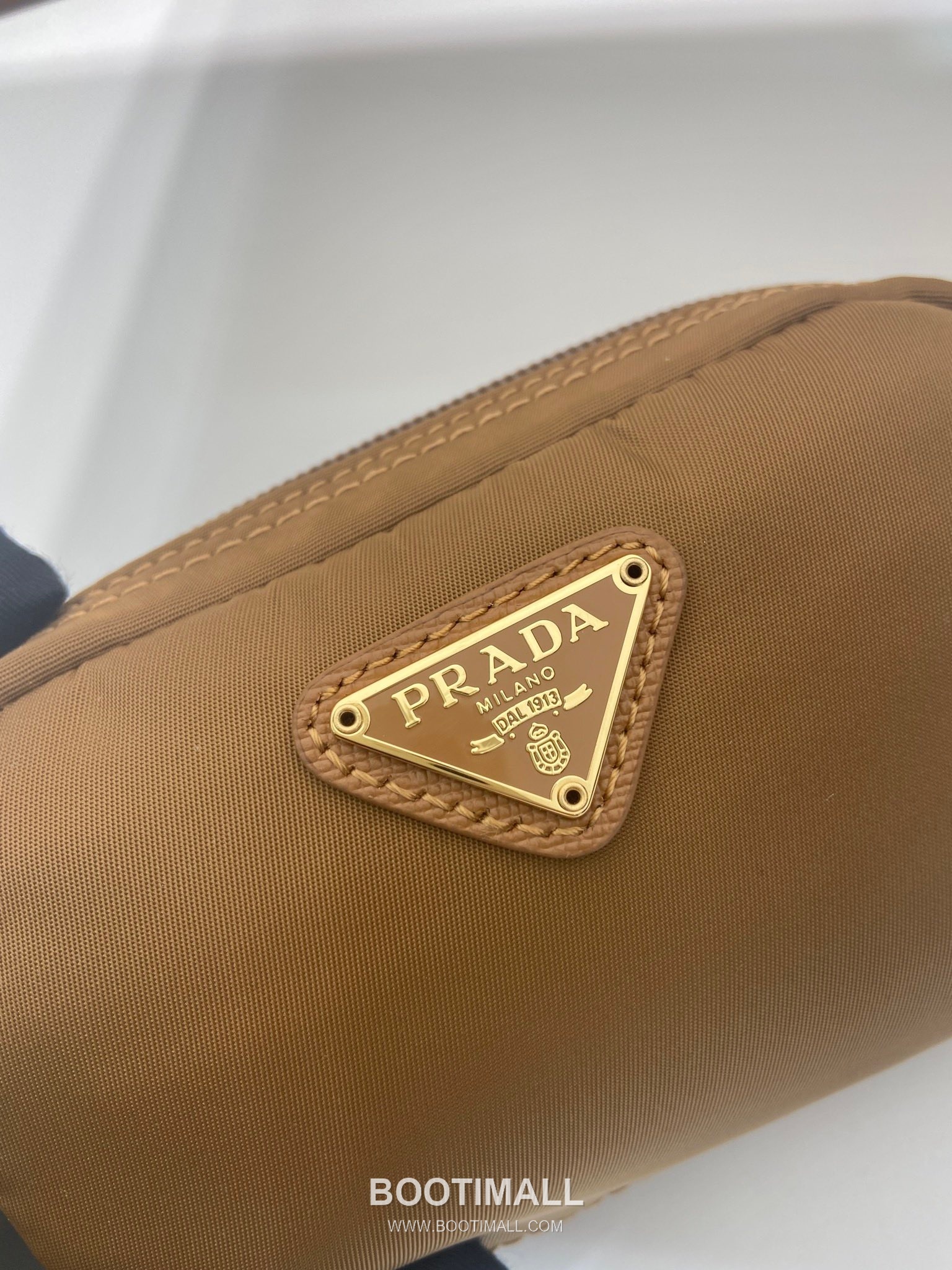 Prada Re-Nylon Mini Pouch Clutch Bag with Zip Closure Detail 프라다 리나일론 지퍼 클로저 미니 파우치 클러치백 1NA339 12cm 7