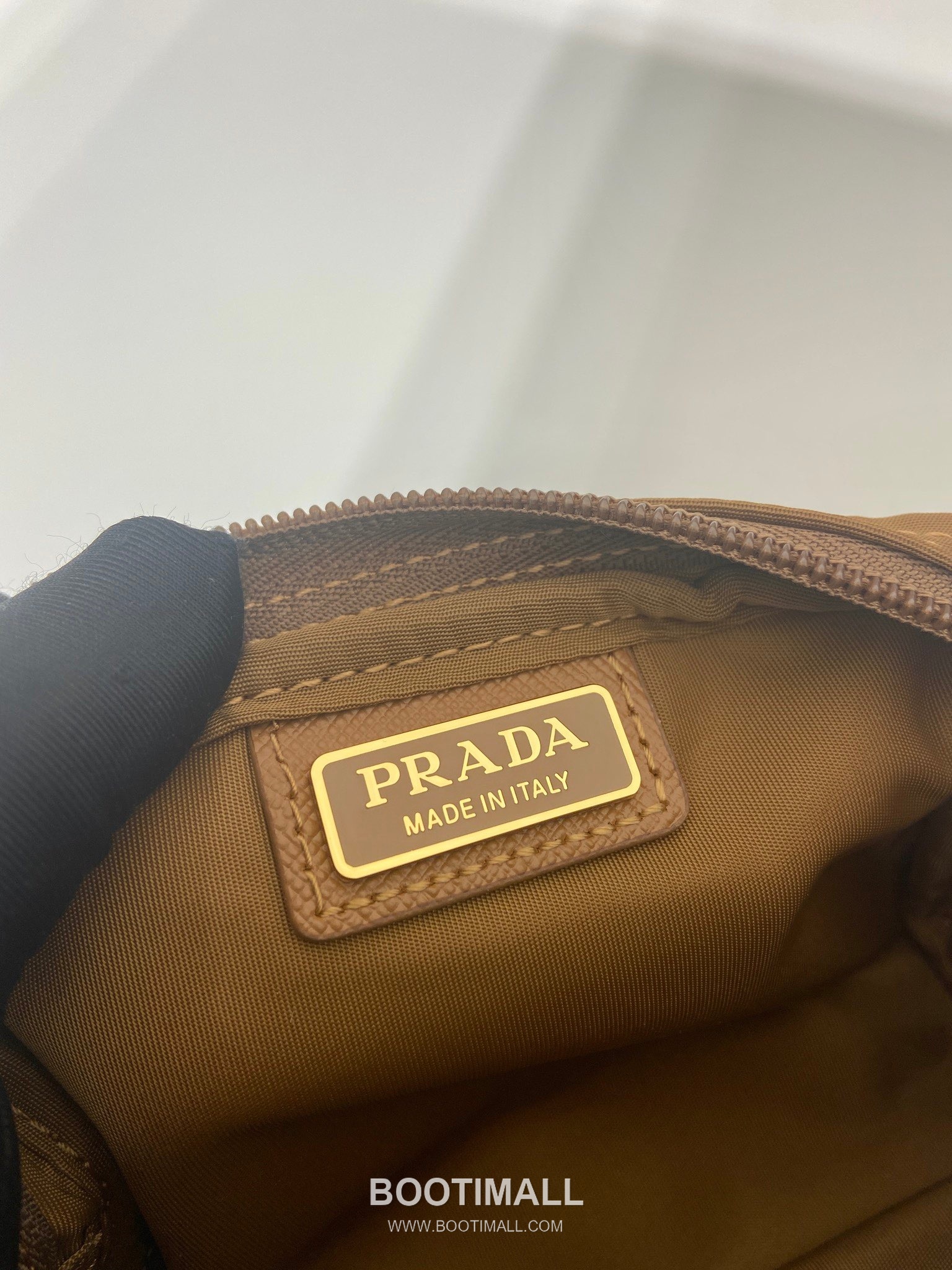 Prada Re-Nylon Mini Pouch Clutch Bag with Zip Closure Detail 프라다 리나일론 지퍼 클로저 미니 파우치 클러치백 1NA339 12cm 9