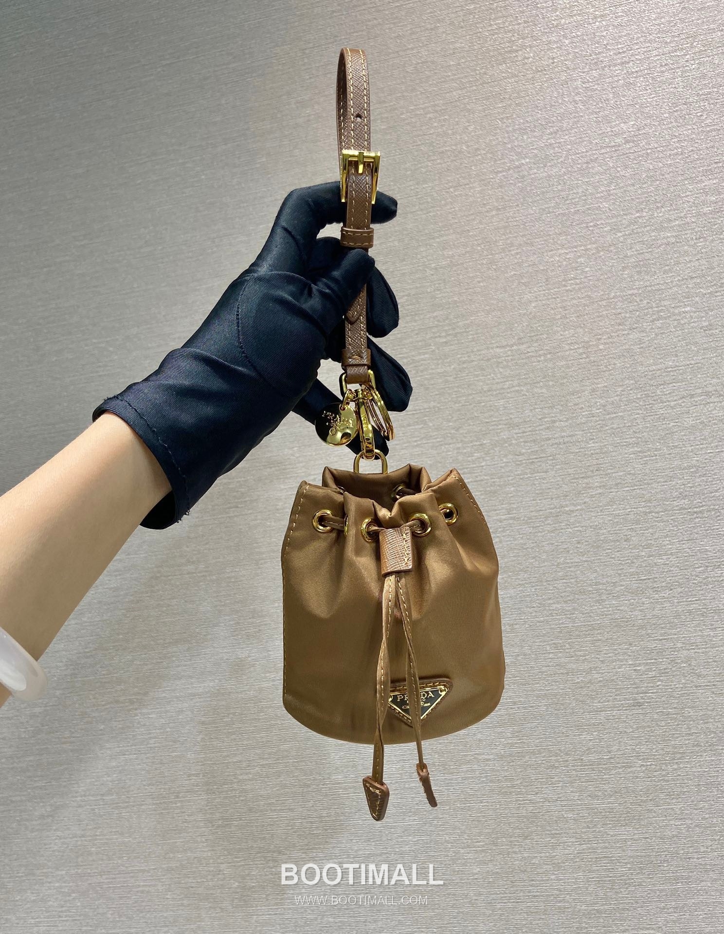 Prada Re-Nylon Mini Bucket Bag with Drawstring Closure and Leather Wrist Strap Detail 프라다 리나일론 드로우스트링 가죽 손목 스트랩 미니 버킷백 1TT202 8.5cm 1
