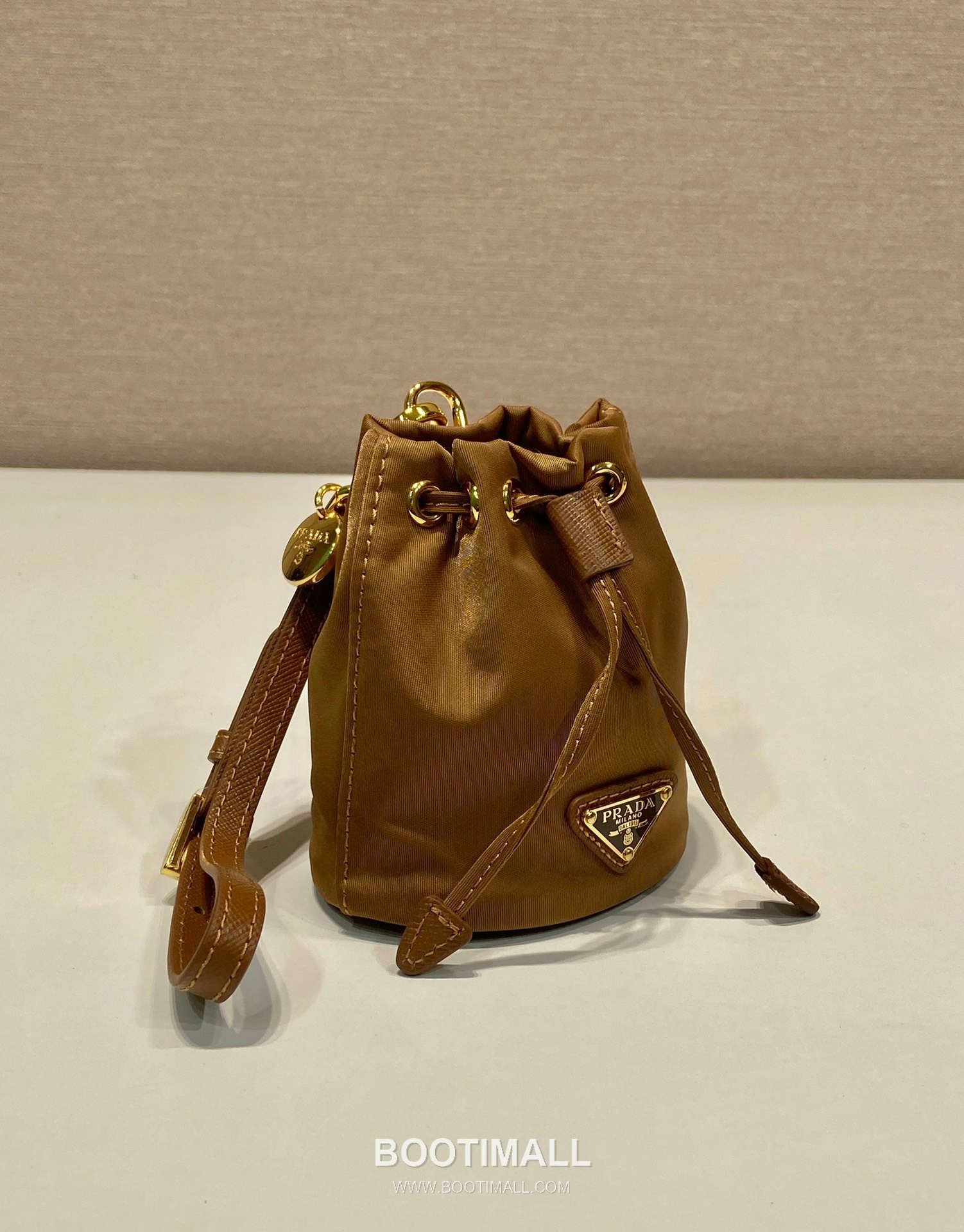 Prada Re-Nylon Mini Bucket Bag with Drawstring Closure and Leather Wrist Strap Detail 프라다 리나일론 드로우스트링 가죽 손목 스트랩 미니 버킷백 1TT202 8.5cm 3