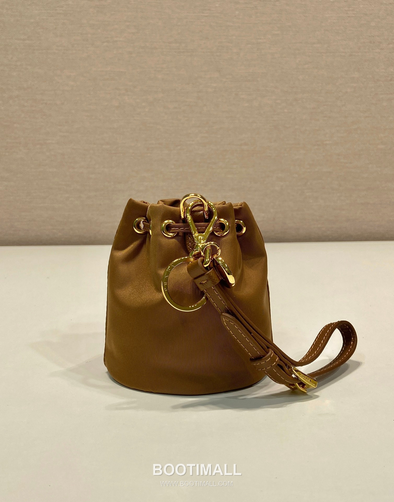 Prada Re-Nylon Mini Bucket Bag with Drawstring Closure and Leather Wrist Strap Detail 프라다 리나일론 드로우스트링 가죽 손목 스트랩 미니 버킷백 1TT202 8.5cm 4