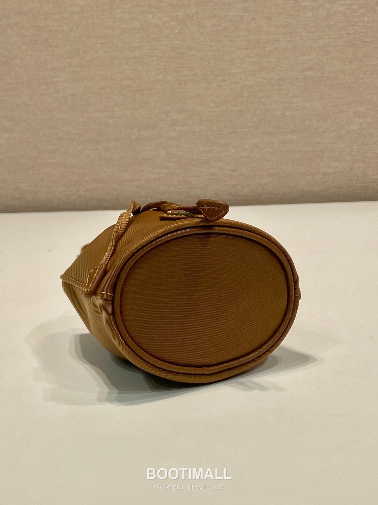 Prada Re-Nylon Mini Bucket Bag with Drawstring Closure and Leather Wrist Strap Detail 프라다 리나일론 드로우스트링 가죽 손목 스트랩 미니 버킷백 1TT202 8.5cm 6