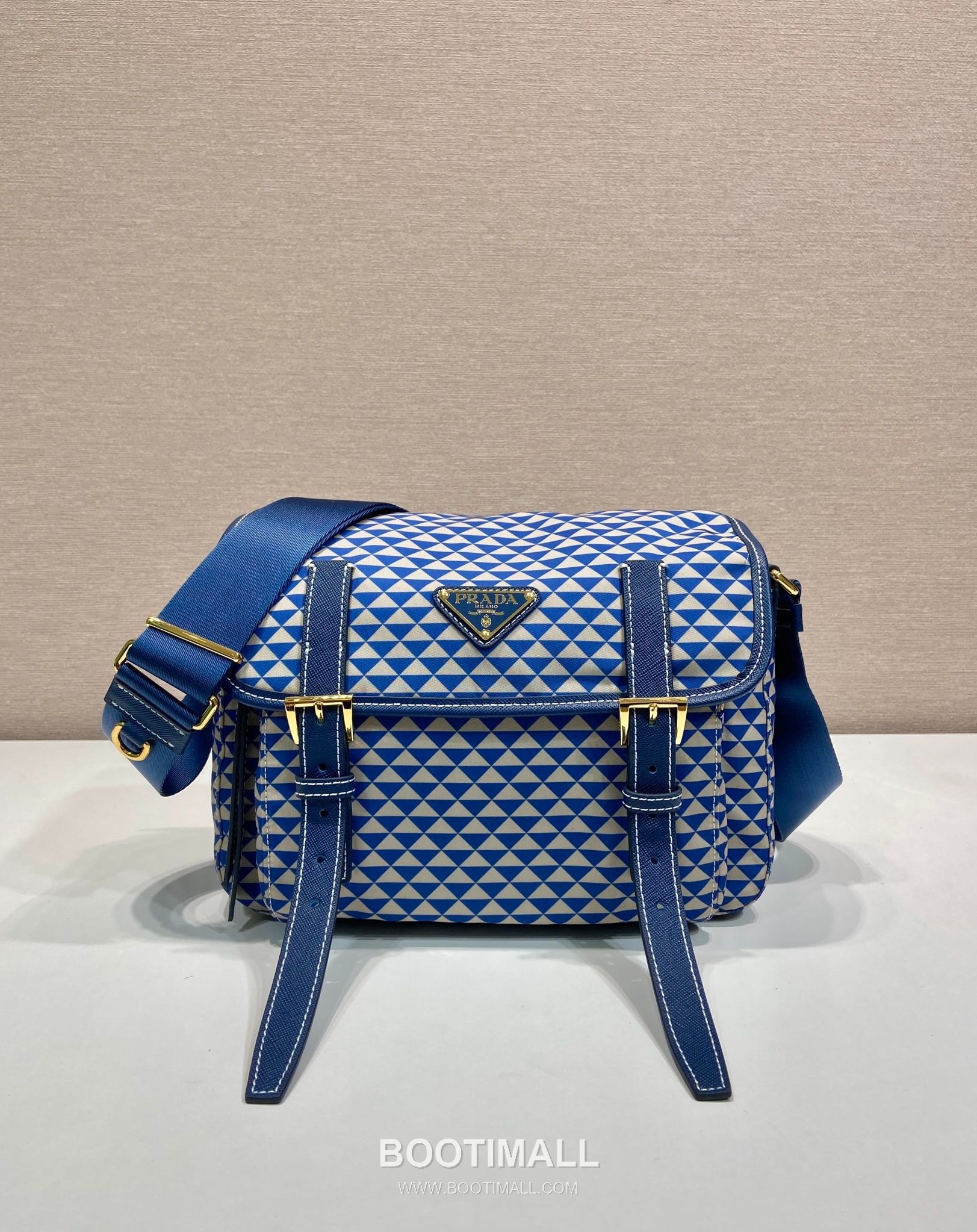 Prada Symbole Printed Nylon Messenger Bag with Saffiano Leather Trim Detail 프라다 심볼 프린트 나일론 사피아노 가죽 트림 메신저백 1BD383 25cm 1