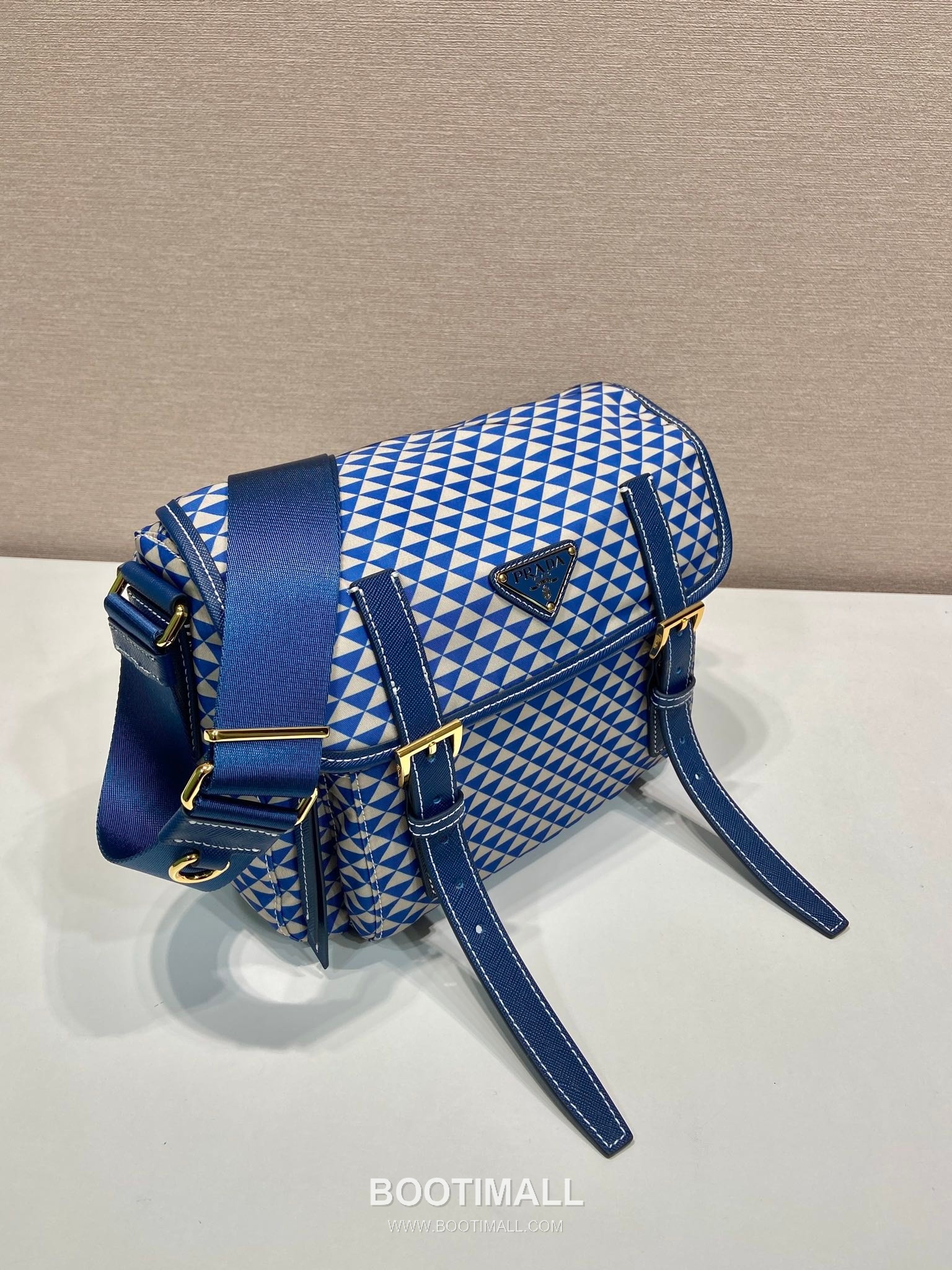 Prada Symbole Printed Nylon Messenger Bag with Saffiano Leather Trim Detail 프라다 심볼 프린트 나일론 사피아노 가죽 트림 메신저백 1BD383 25cm 2