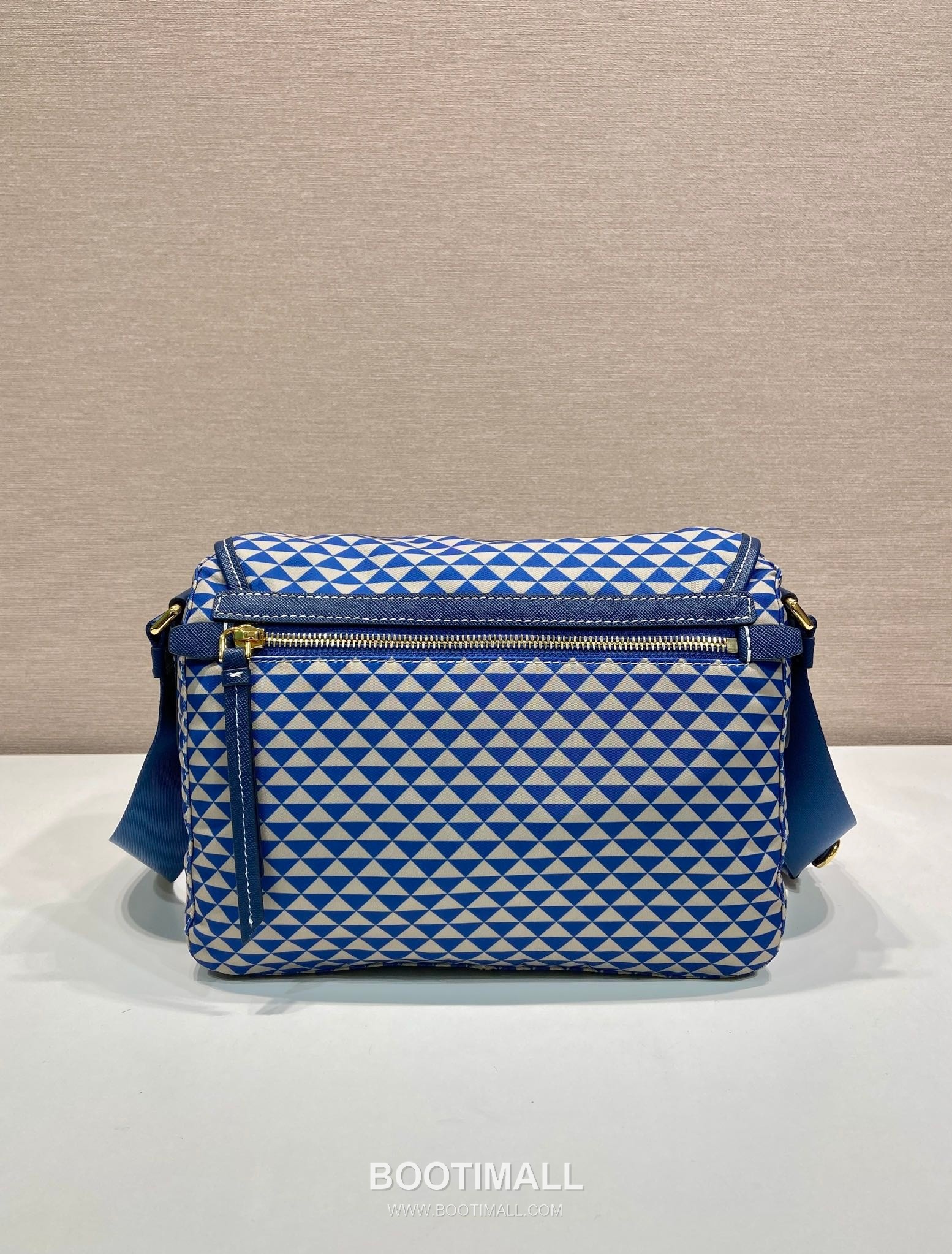 Prada Symbole Printed Nylon Messenger Bag with Saffiano Leather Trim Detail 프라다 심볼 프린트 나일론 사피아노 가죽 트림 메신저백 1BD383 25cm 4
