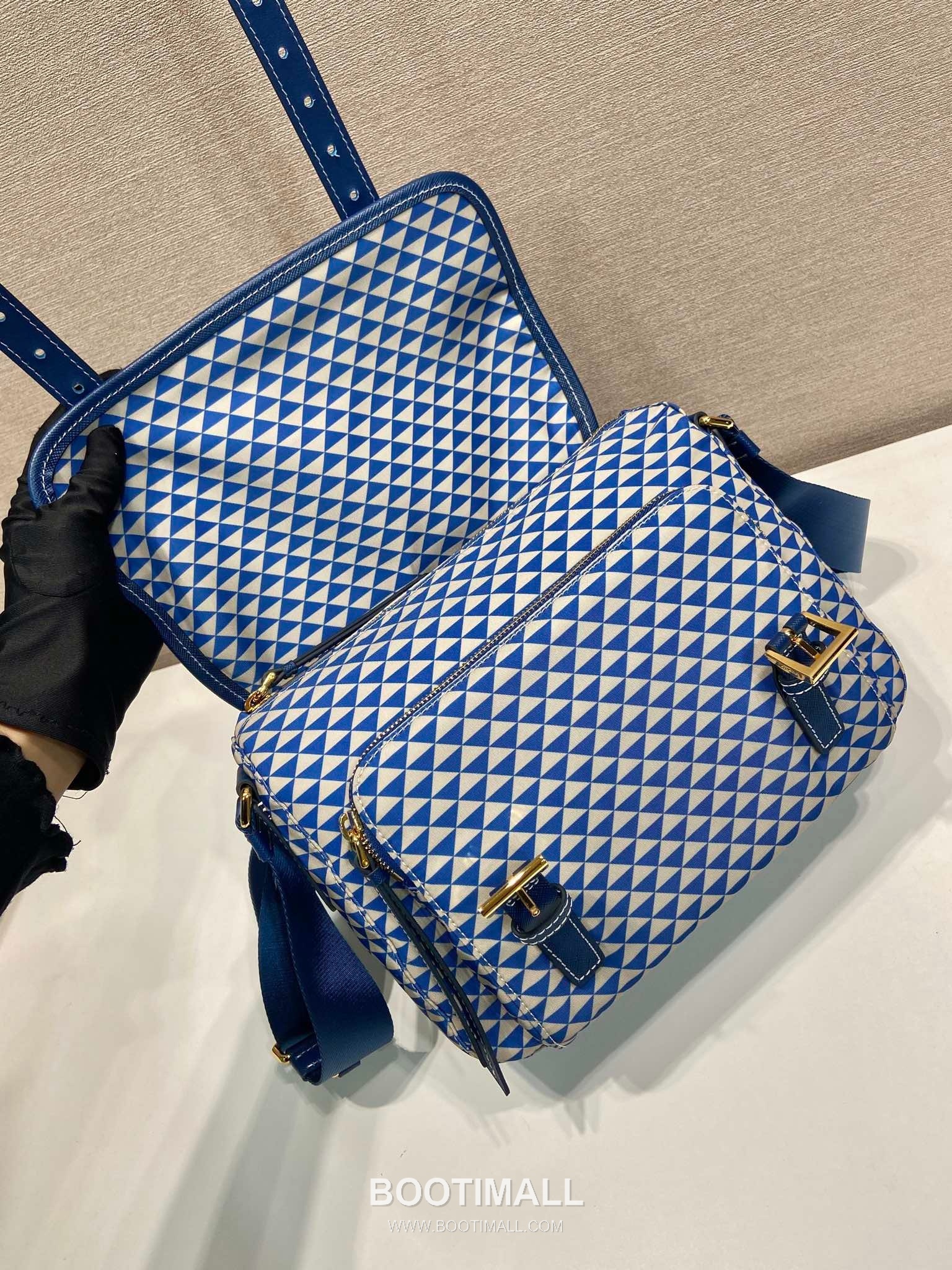 Prada Symbole Printed Nylon Messenger Bag with Saffiano Leather Trim Detail 프라다 심볼 프린트 나일론 사피아노 가죽 트림 메신저백 1BD383 25cm 7