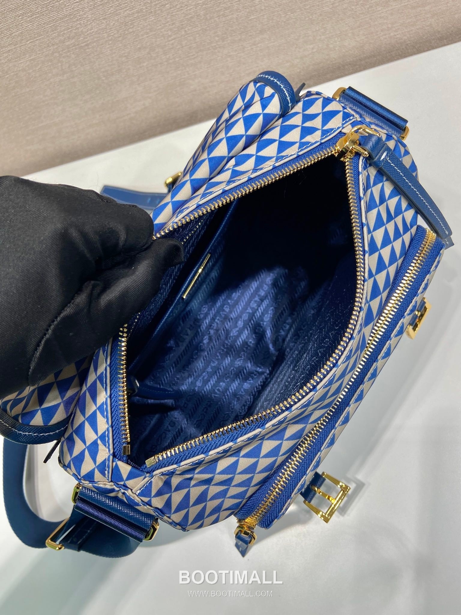 Prada Symbole Printed Nylon Messenger Bag with Saffiano Leather Trim Detail 프라다 심볼 프린트 나일론 사피아노 가죽 트림 메신저백 1BD383 25cm 8