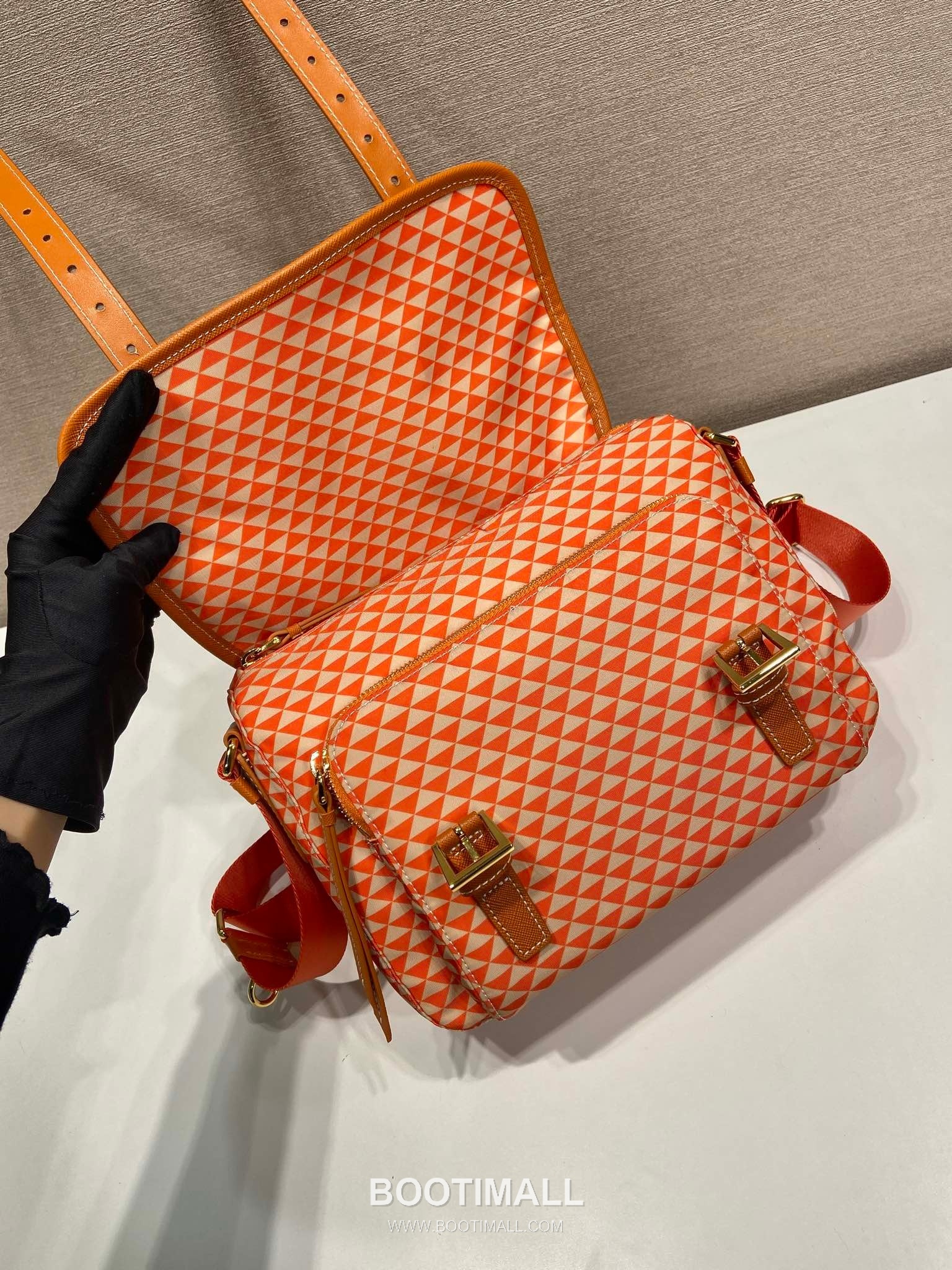 Prada Symbole Printed Nylon Messenger Bag with Saffiano Leather Trim Detail 프라다 심볼 프린트 나일론 사피아노 가죽 트림 메신저백 1BD383 25cm 16