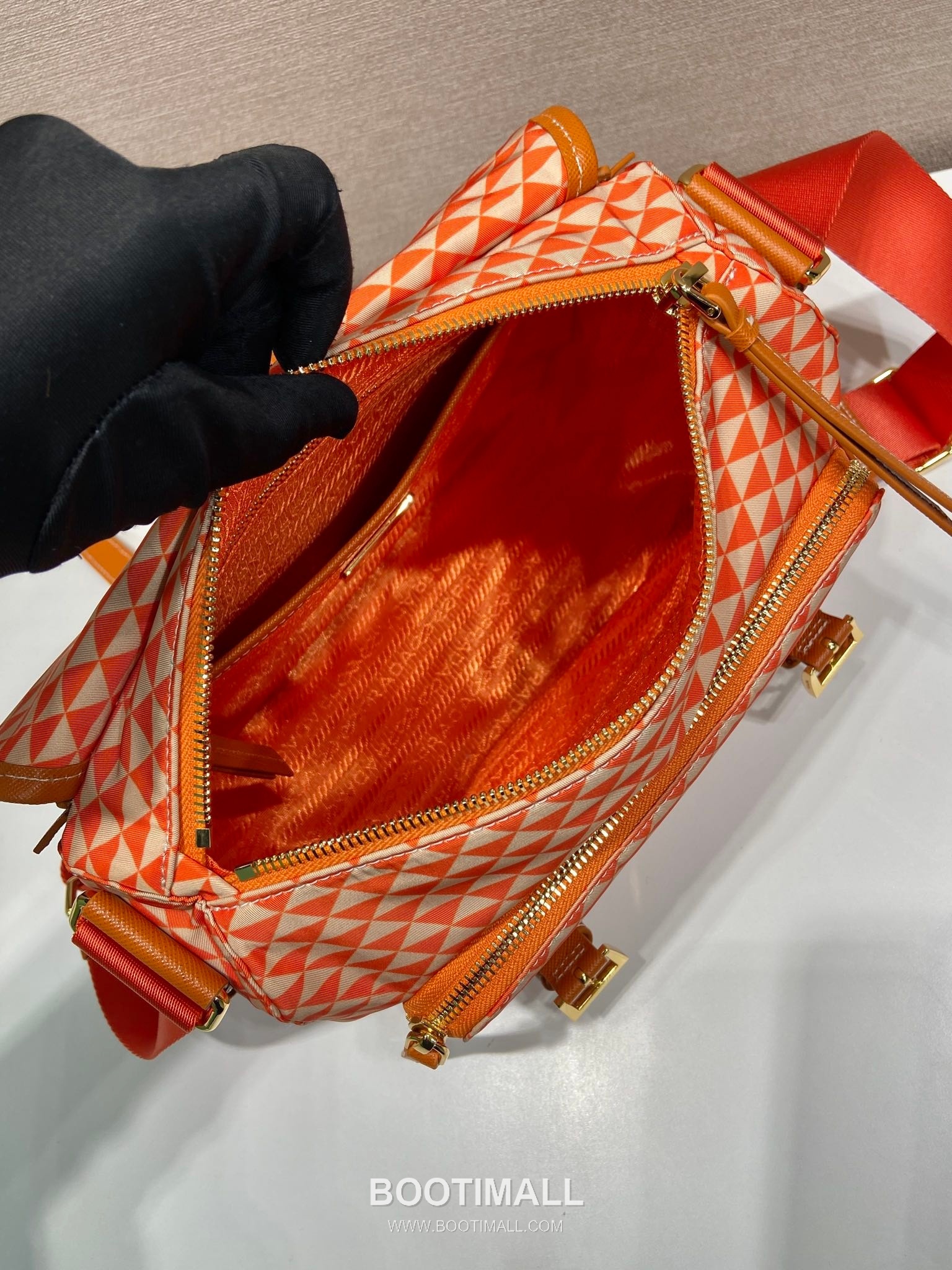 Prada Symbole Printed Nylon Messenger Bag with Saffiano Leather Trim Detail 프라다 심볼 프린트 나일론 사피아노 가죽 트림 메신저백 1BD383 25cm 17