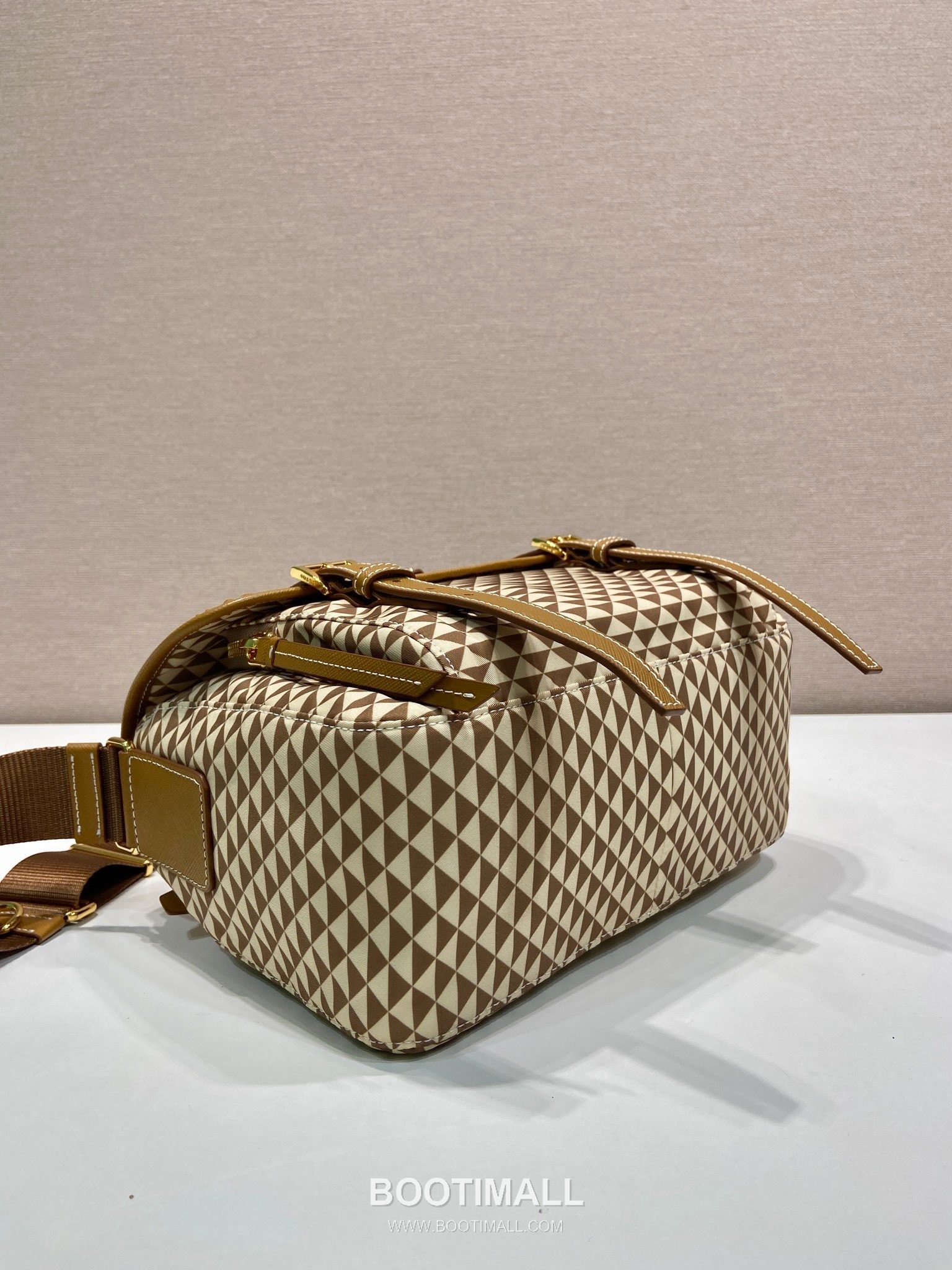 Prada Symbole Printed Nylon Messenger Bag with Saffiano Leather Trim Detail 프라다 심볼 프린트 나일론 사피아노 가죽 트림 메신저백 1BD383 25cm 4