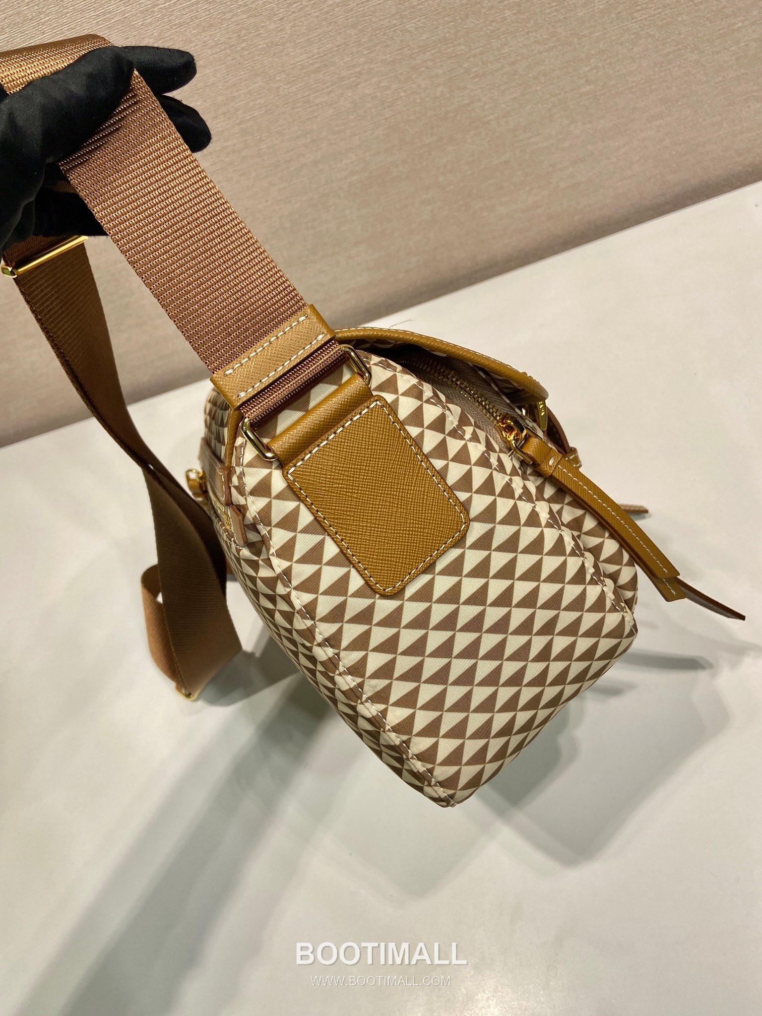 Prada Symbole Printed Nylon Messenger Bag with Saffiano Leather Trim Detail 프라다 심볼 프린트 나일론 사피아노 가죽 트림 메신저백 1BD383 25cm 6