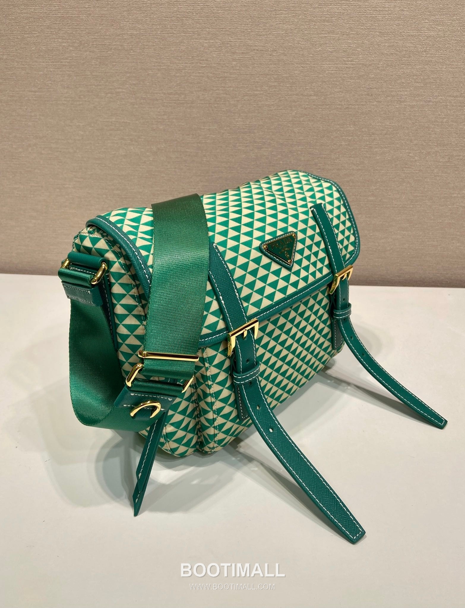 Prada Symbole Printed Nylon Messenger Bag with Saffiano Leather Trim Detail 프라다 심볼 프린트 나일론 사피아노 가죽 트림 메신저백 1BD383 25cm 11