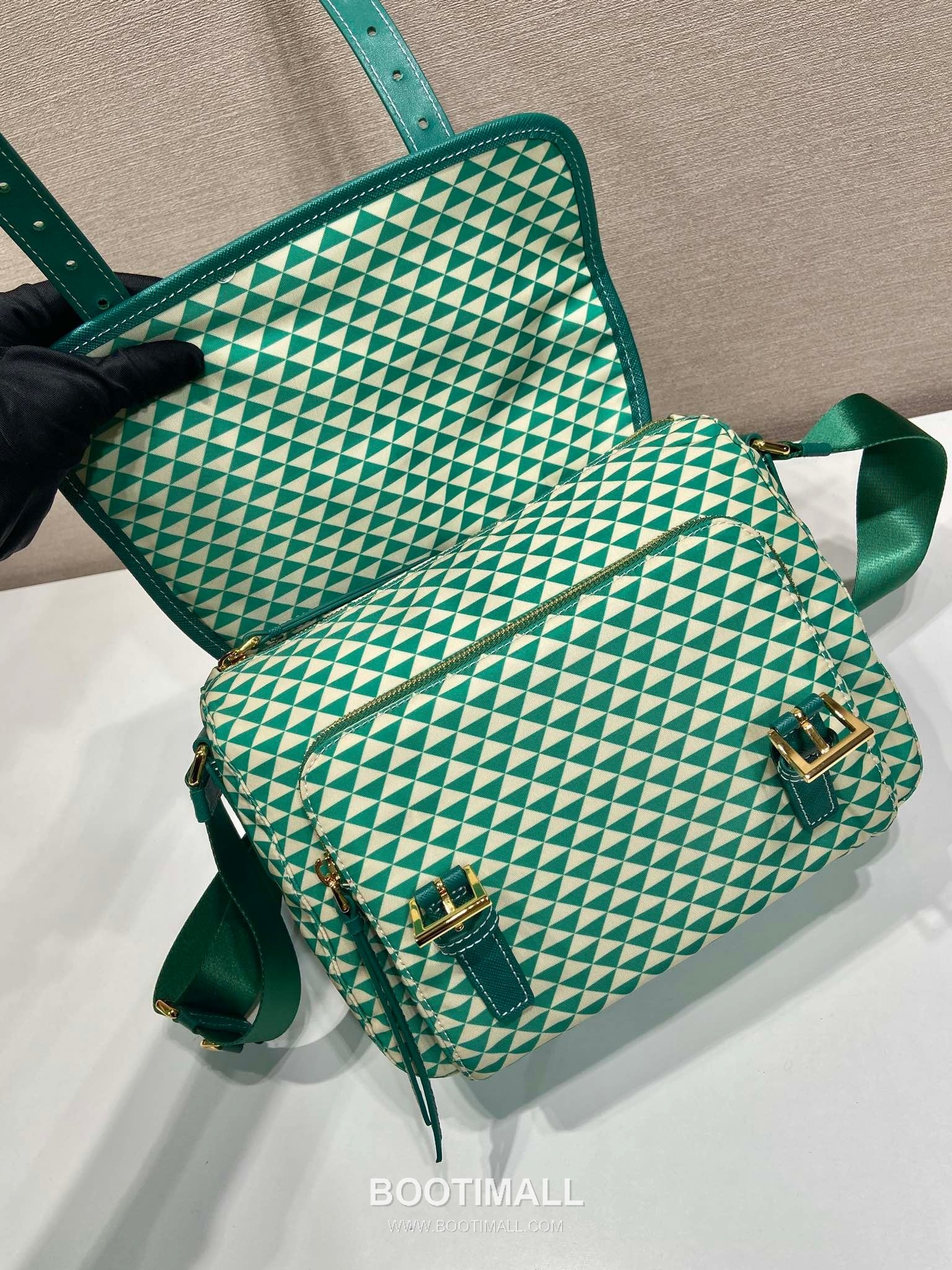 Prada Symbole Printed Nylon Messenger Bag with Saffiano Leather Trim Detail 프라다 심볼 프린트 나일론 사피아노 가죽 트림 메신저백 1BD383 25cm 16