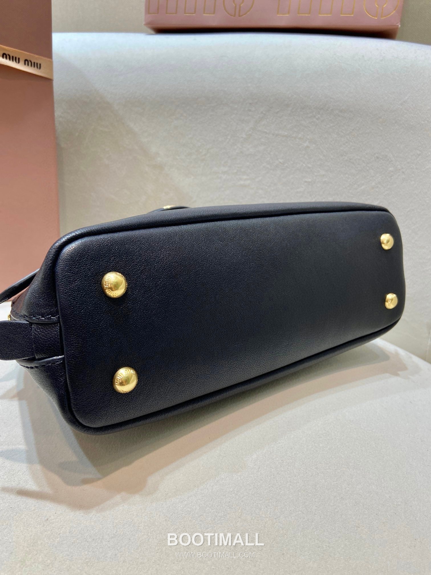 Prada Aventure Nappa Leather Mini Tote Bag with Embossed Logo and Zip Detail 프라다 아방튀르 나파 가죽 엠보스 로고 지퍼 미니 토트백 5BP090 21cm 6