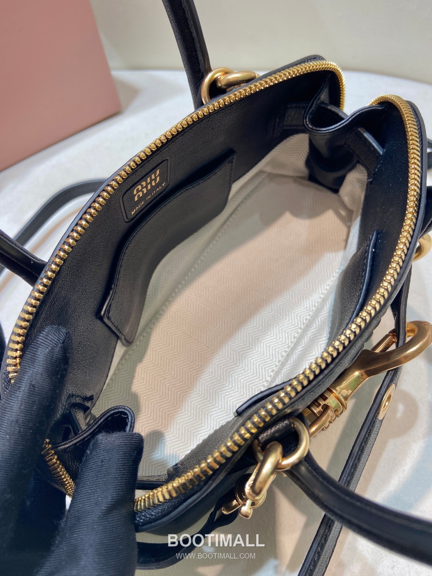 Prada Aventure Nappa Leather Mini Tote Bag with Embossed Logo and Zip Detail 프라다 아방튀르 나파 가죽 엠보스 로고 지퍼 미니 토트백 5BP090 21cm 8