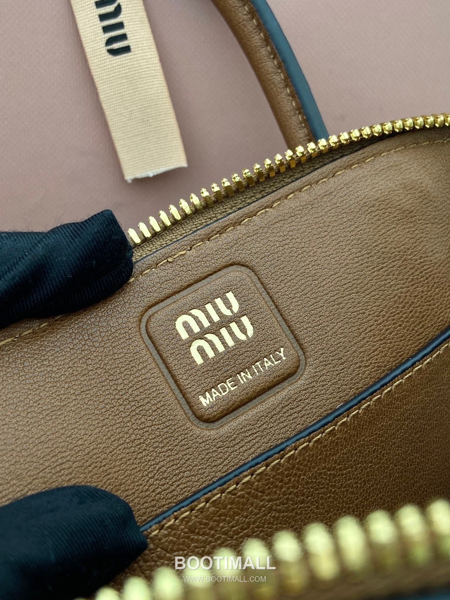 Prada Aventure Nappa Leather Mini Tote Bag with Embossed Logo and Zip Detail 프라다 아방튀르 나파 가죽 엠보스 로고 지퍼 미니 토트백 5BP090 21cm 9