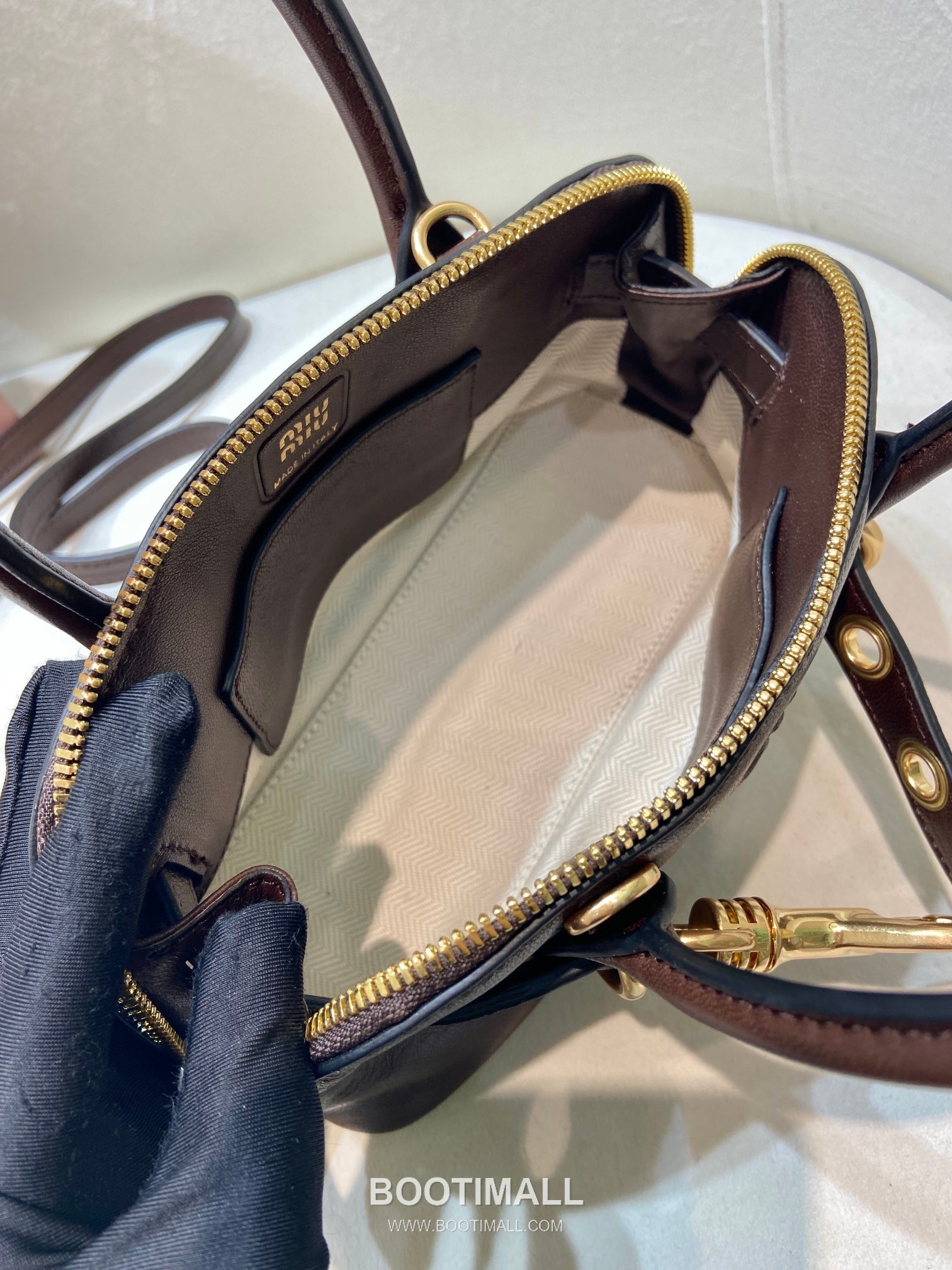 Prada Aventure Nappa Leather Mini Tote Bag with Embossed Logo and Zip Detail 프라다 아방튀르 나파 가죽 엠보스 로고 지퍼 미니 토트백 5BP090 21cm 8