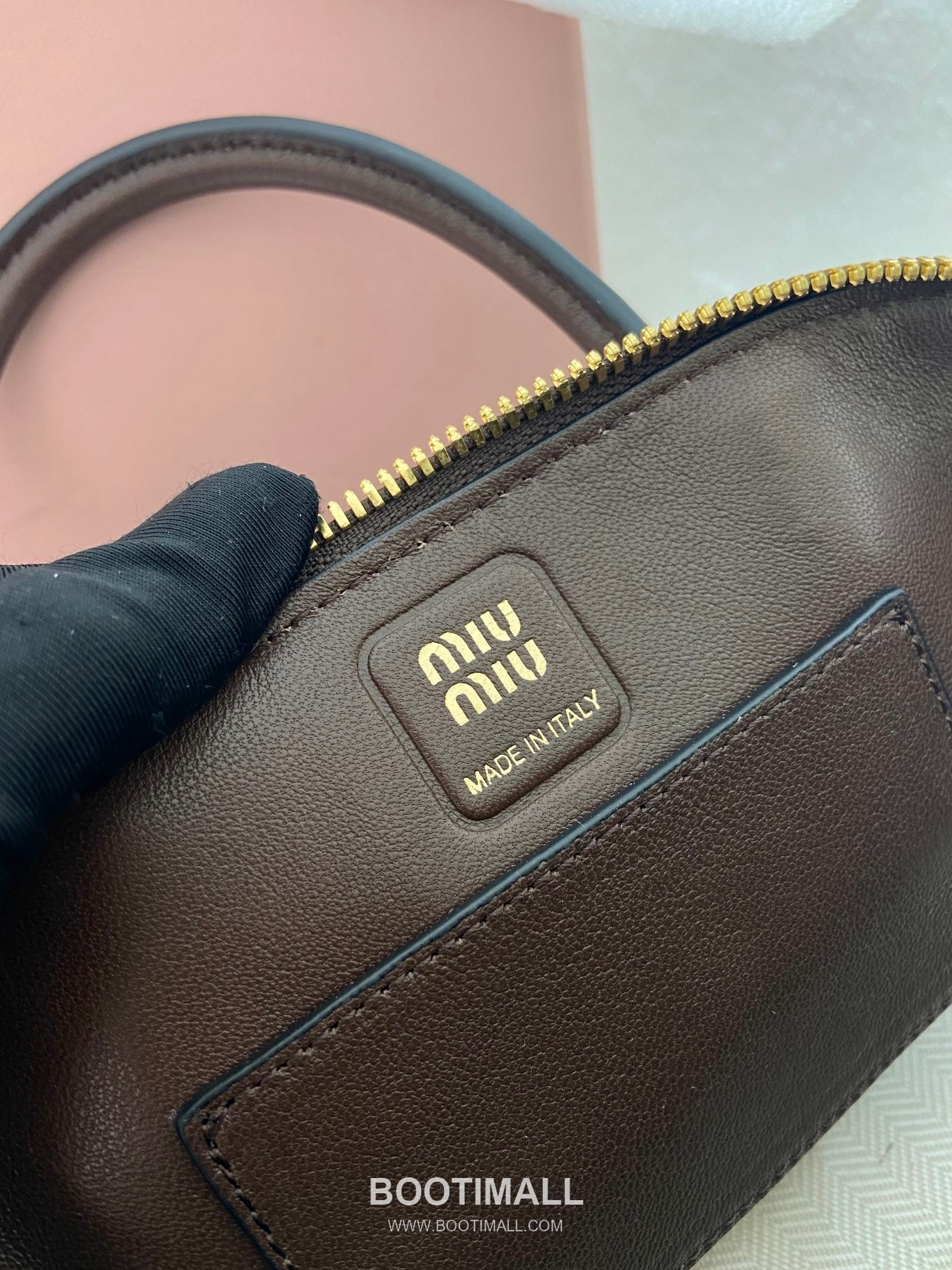 Prada Aventure Nappa Leather Mini Tote Bag with Embossed Logo and Zip Detail 프라다 아방튀르 나파 가죽 엠보스 로고 지퍼 미니 토트백 5BP090 21cm 9