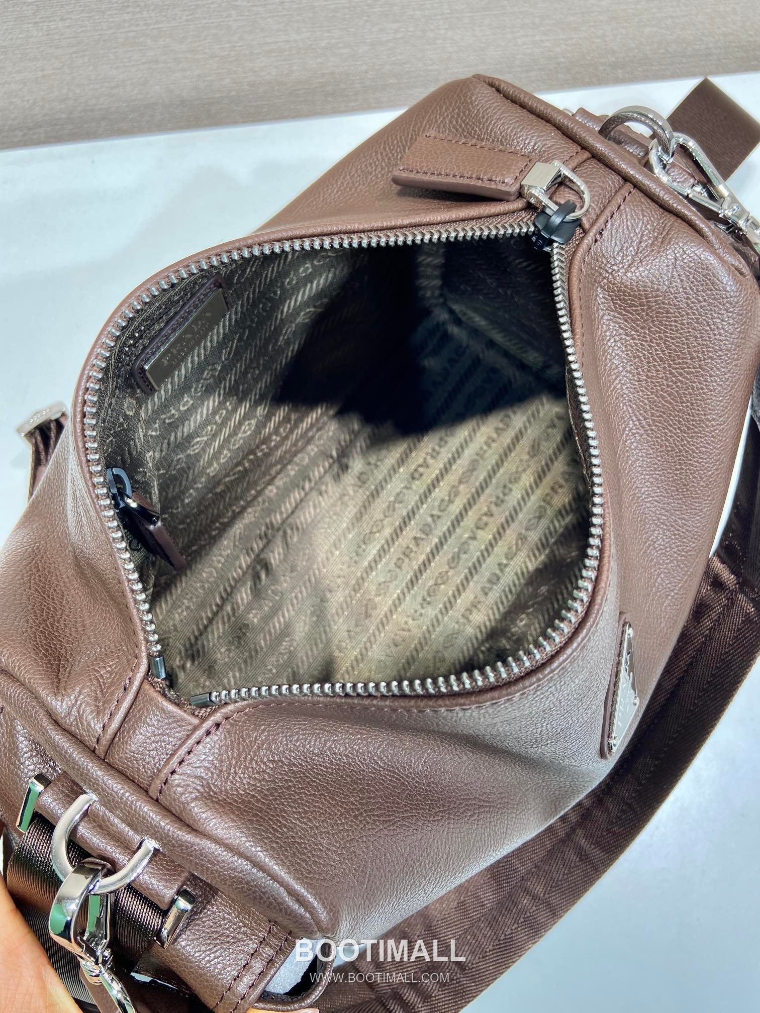 Prada Explore Calfskin Hobo Shoulder Bag with Dual Zip Pocket and Strap Detail 프라다 익스플로어 카프스킨 듀얼 지퍼 포켓 스트랩 호보 숄더백 2VH206 31cm 8