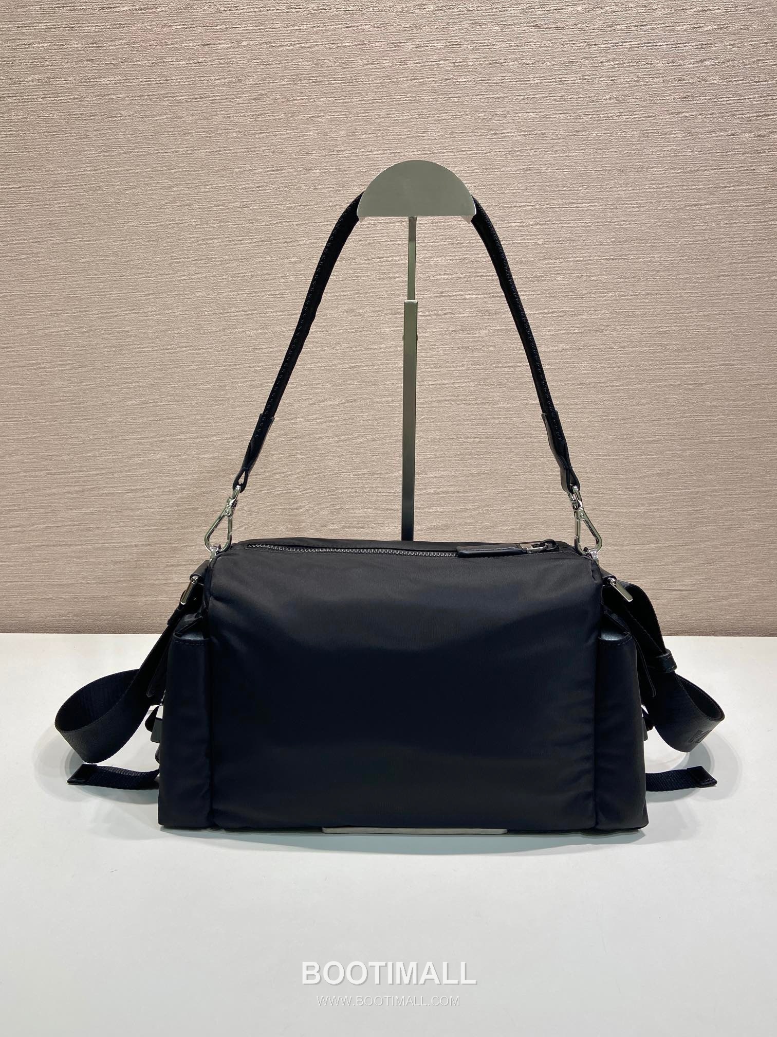 Prada Explore Re-Nylon Hobo Shoulder Bag with Dual Zip Pocket and Strap Detail 프라다 익스플로어 리나일론 듀얼 지퍼 포켓 스트랩 호보 숄더백 2VH206 31cm 6