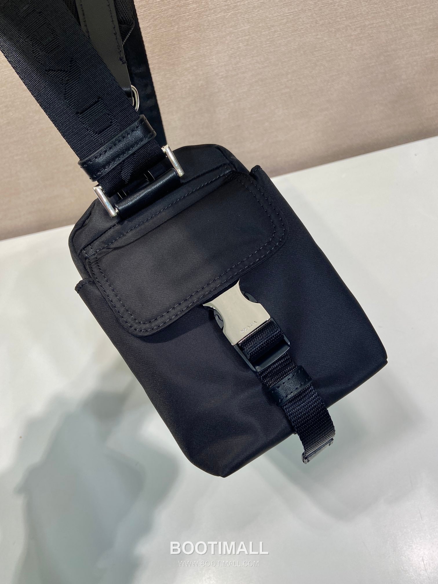 Prada Explore Re-Nylon Hobo Shoulder Bag with Dual Zip Pocket and Strap Detail 프라다 익스플로어 리나일론 듀얼 지퍼 포켓 스트랩 호보 숄더백 2VH206 31cm 7