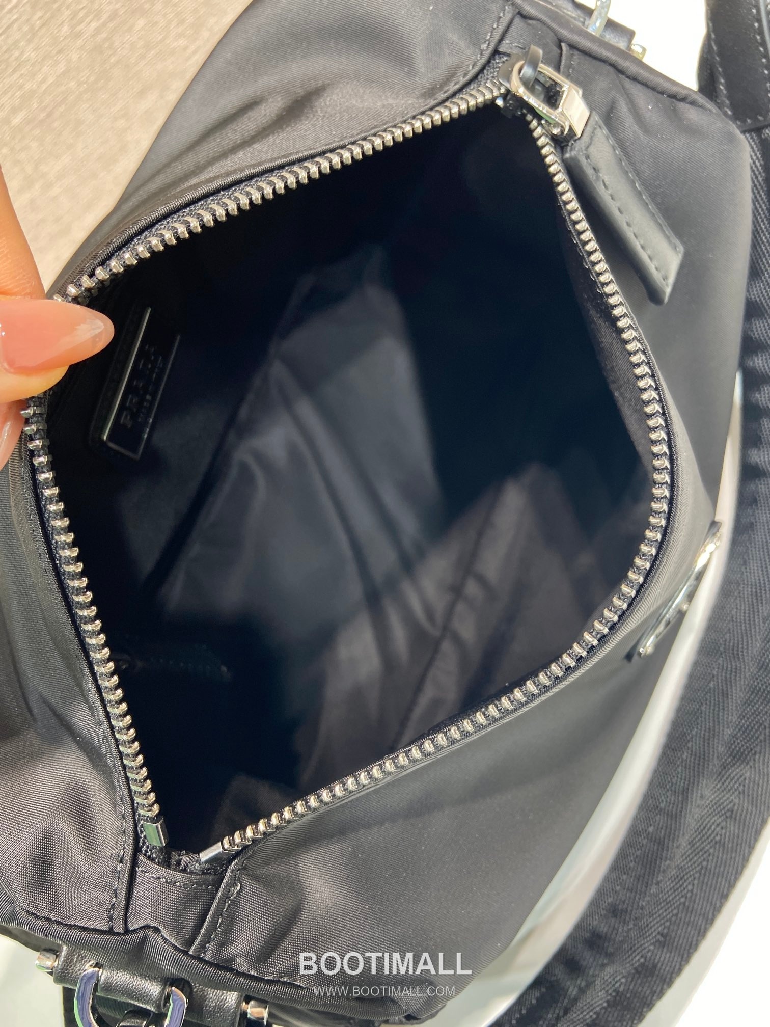 Prada Explore Re-Nylon Hobo Shoulder Bag with Dual Zip Pocket and Strap Detail 프라다 익스플로어 리나일론 듀얼 지퍼 포켓 스트랩 호보 숄더백 2VH206 31cm 10