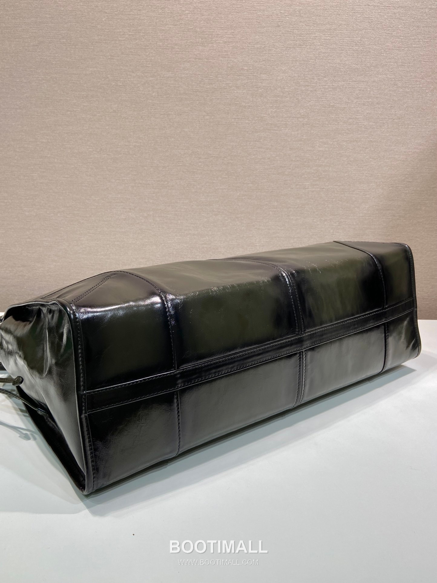 Prada Oiled Wax Leather Extra Large Tote Bag with Adjustable Strap Detail 프라다 오일드 왁스 레더 조절 스트랩 초대형 토트백 2VG128 50cm 6