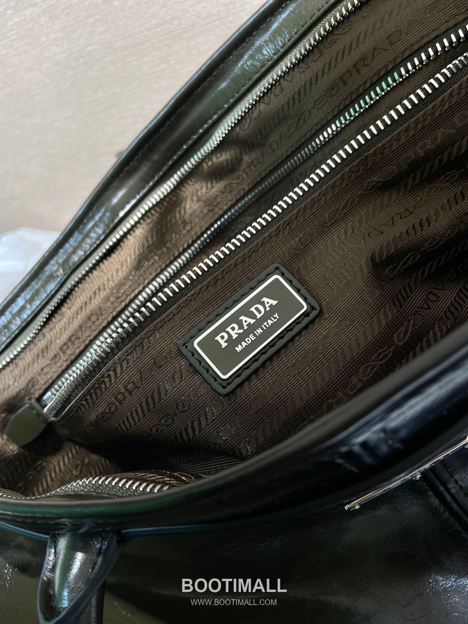 Prada Oiled Wax Leather Extra Large Tote Bag with Adjustable Strap Detail 프라다 오일드 왁스 레더 조절 스트랩 초대형 토트백 2VG128 50cm 9