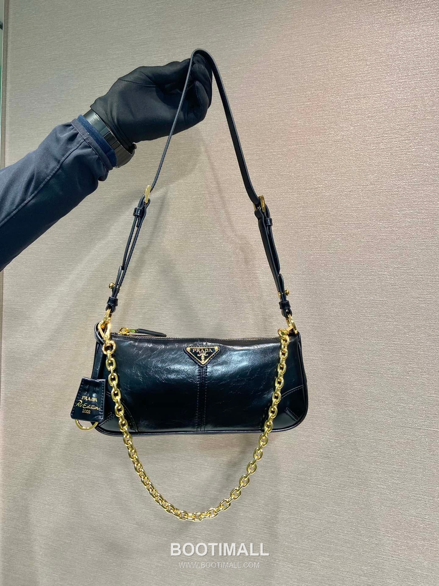 Prada Leather Hobo Shoulder Bag with Chain Handle and Triangle Logo Detail 프라다 레더 체인 핸들 트라이앵글 로고 호보 숄더백 1BC221 26cm 1