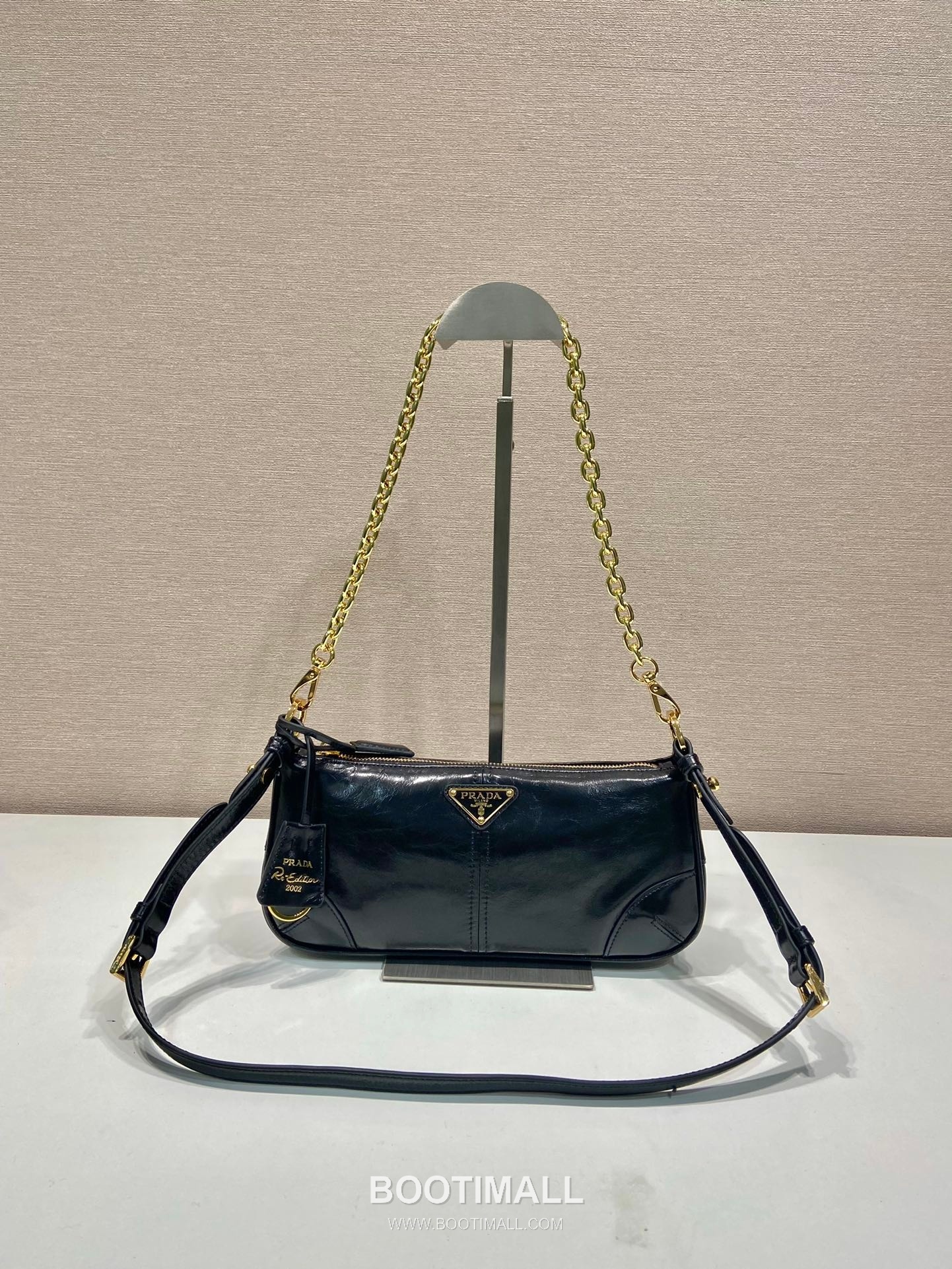 Prada Leather Hobo Shoulder Bag with Chain Handle and Triangle Logo Detail 프라다 레더 체인 핸들 트라이앵글 로고 호보 숄더백 1BC221 26cm 2