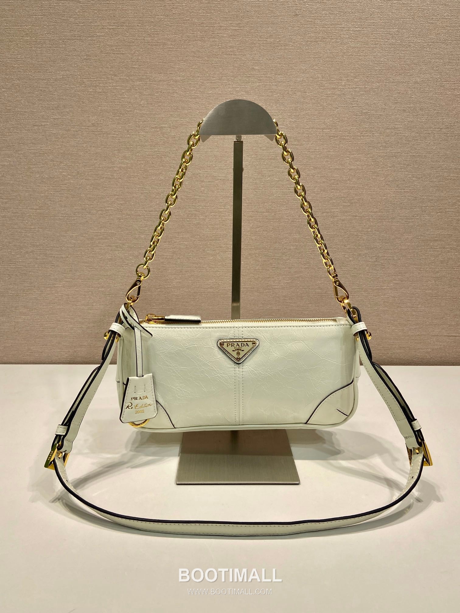 Prada Leather Hobo Shoulder Bag with Chain Handle and Triangle Logo Detail 프라다 레더 체인 핸들 트라이앵글 로고 호보 숄더백 1BC221 26cm 2