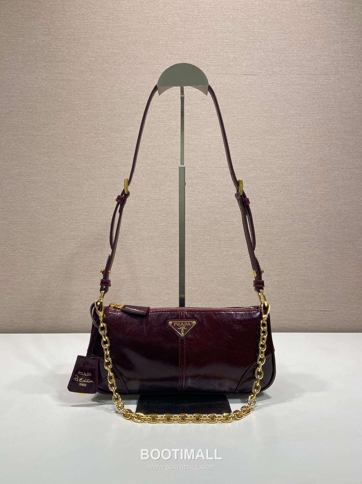 Prada Leather Hobo Shoulder Bag with Chain Handle and Triangle Logo Detail 프라다 레더 체인 핸들 트라이앵글 로고 호보 숄더백 1BC221 26cm 1