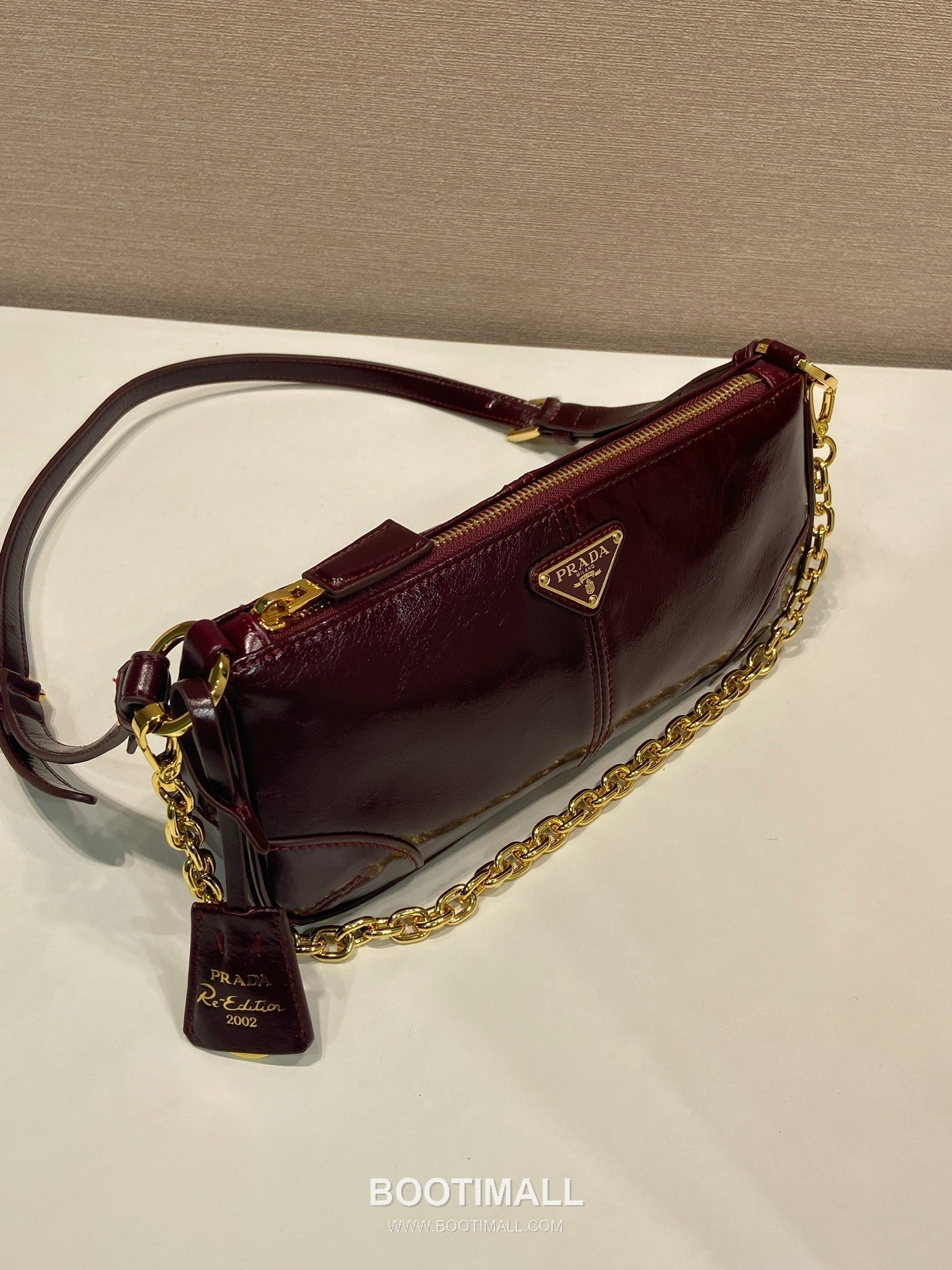 Prada Leather Hobo Shoulder Bag with Chain Handle and Triangle Logo Detail 프라다 레더 체인 핸들 트라이앵글 로고 호보 숄더백 1BC221 26cm 2
