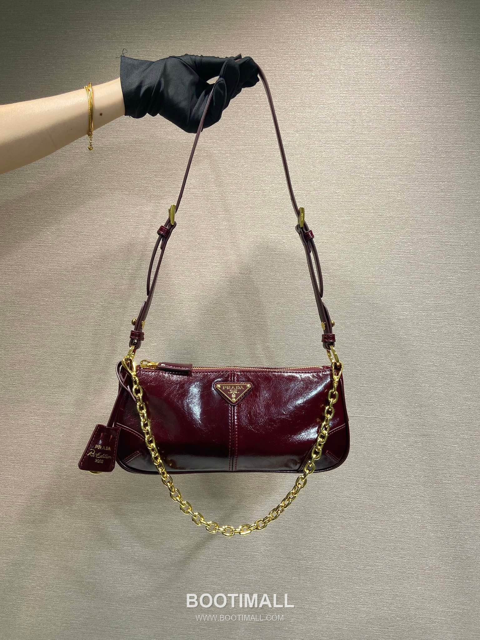 Prada Leather Hobo Shoulder Bag with Chain Handle and Triangle Logo Detail 프라다 레더 체인 핸들 트라이앵글 로고 호보 숄더백 1BC221 26cm 12