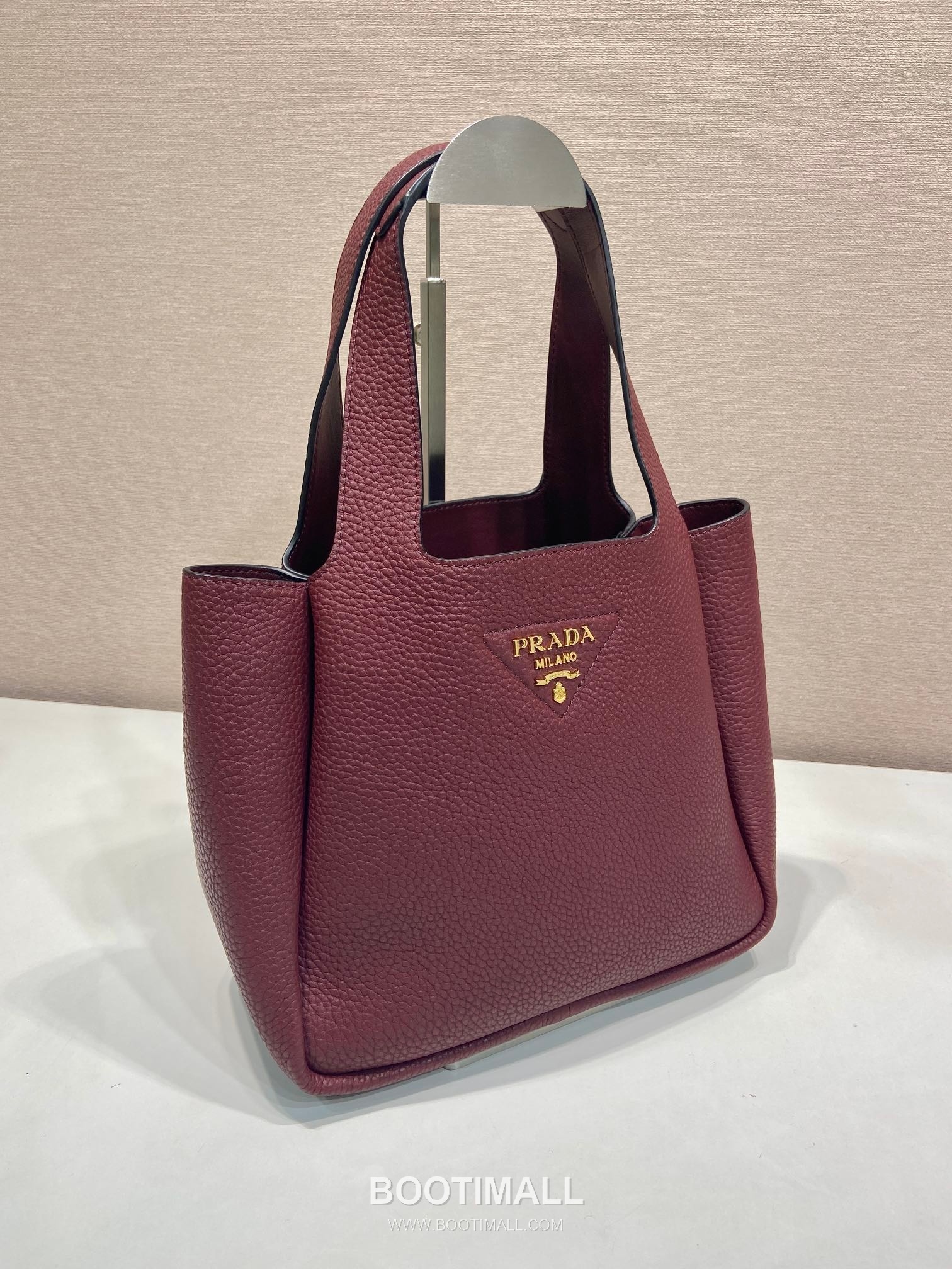 Prada Calfskin Bucket Tote Bag with Top Handle and Multi Compartment Detail 프라다 카프스킨 탑핸들 멀티 컴파트먼트 버킷 토트백 1BG335 25cm 2